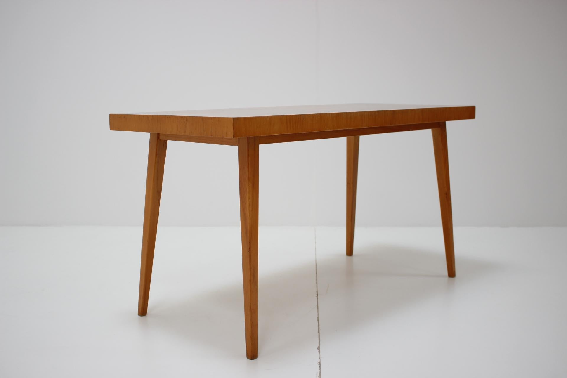 Midcentury Coffee Table, 1960 In Good Condition For Sale In Praha, CZ