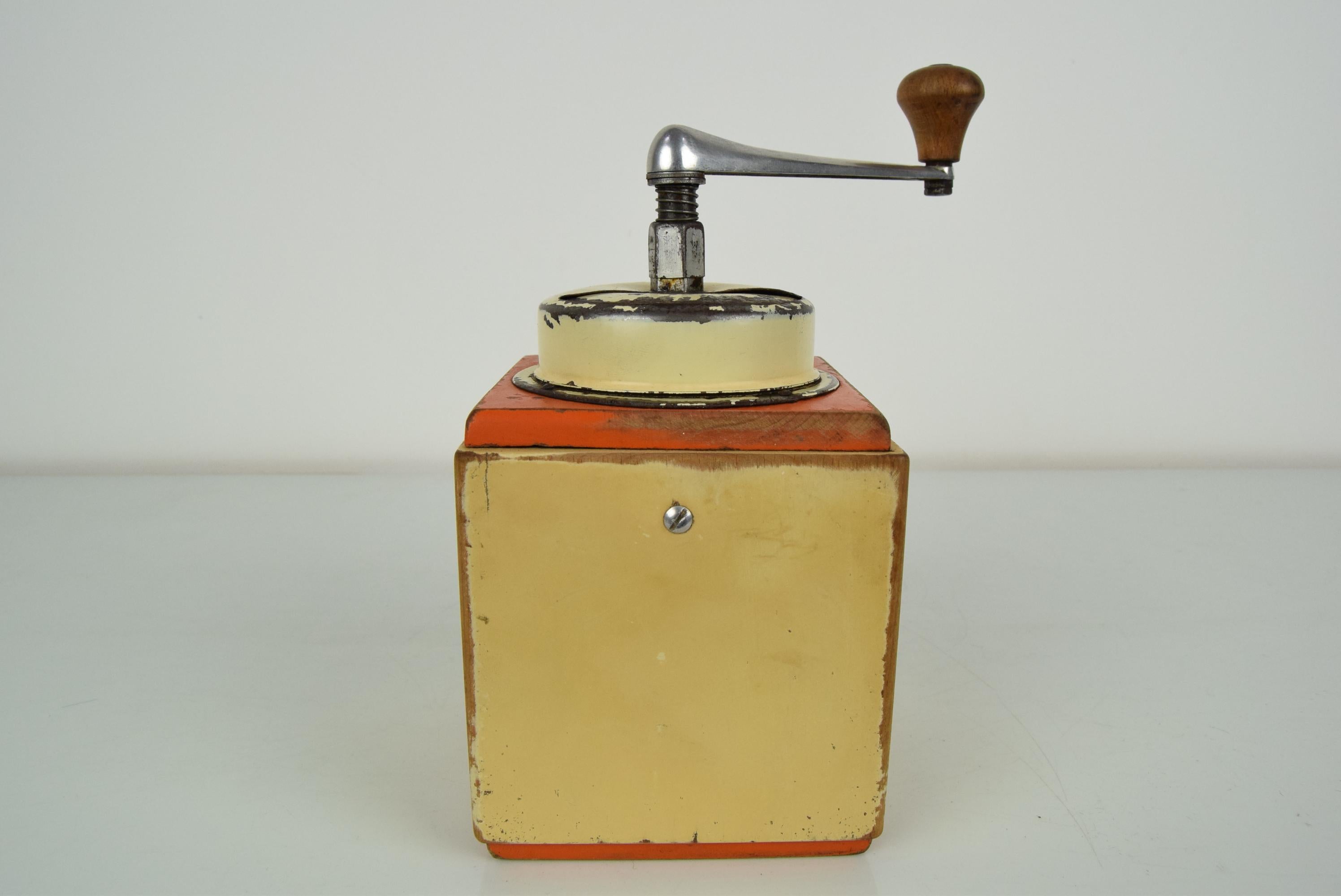 Mid-Century Coffee Grinder, 1950's In Fair Condition For Sale In Praha, CZ