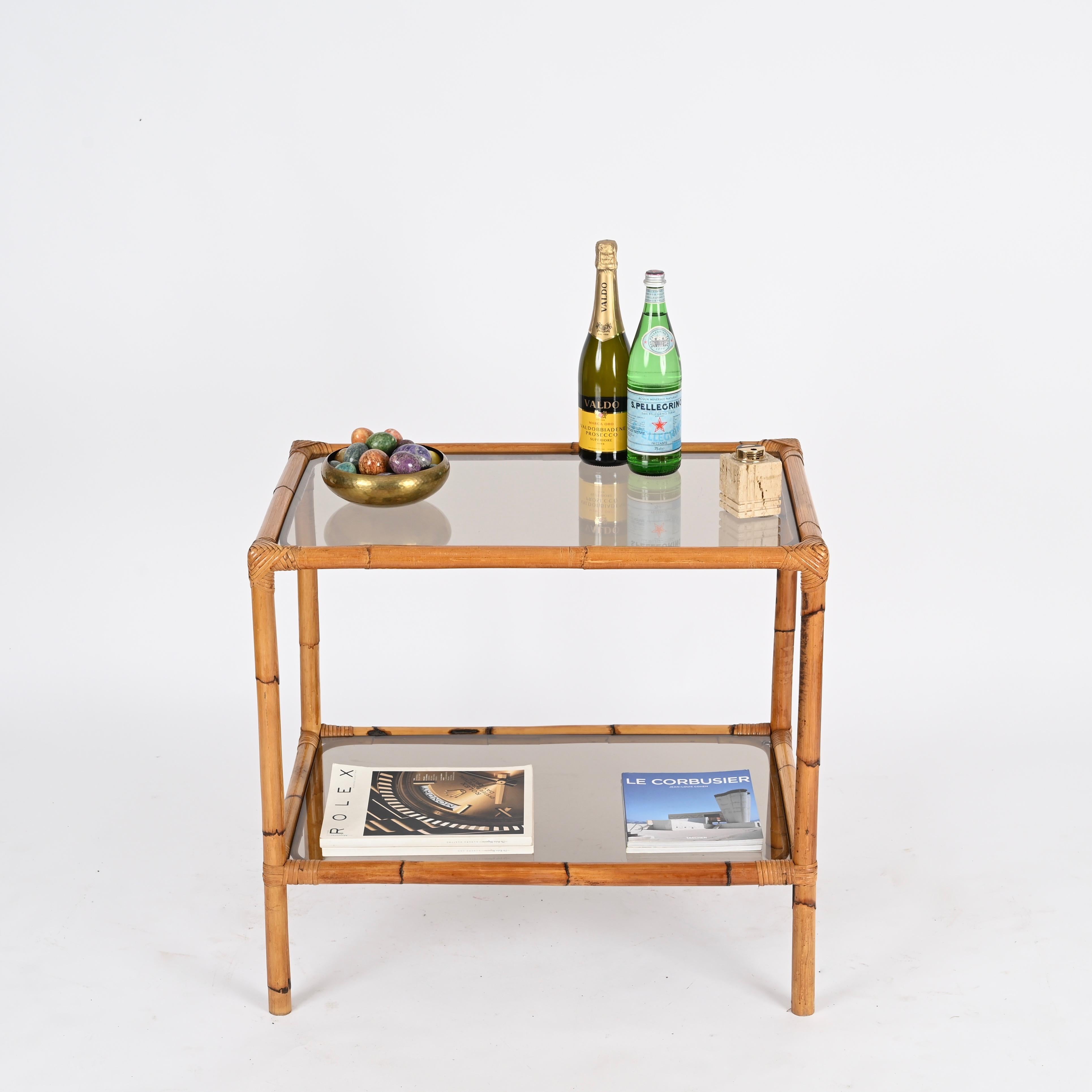 Mid-Century moderno Mid-Century Coffee or Side Table in Bamboo, Rattan and Smoked Glass, Italy 1960s in vendita