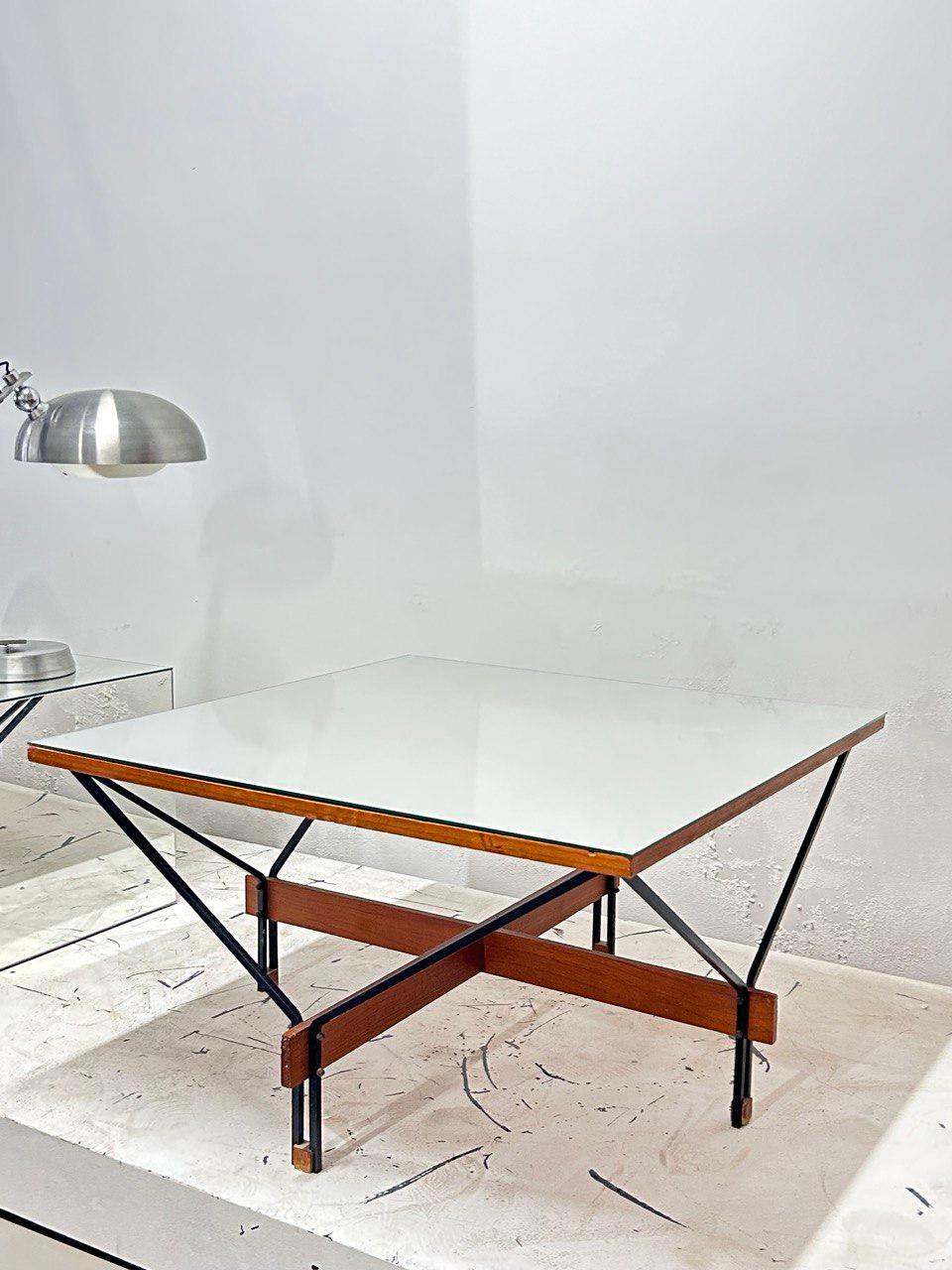 Mid-Century Modern Table basse du milieu du siècle 1950 en vente