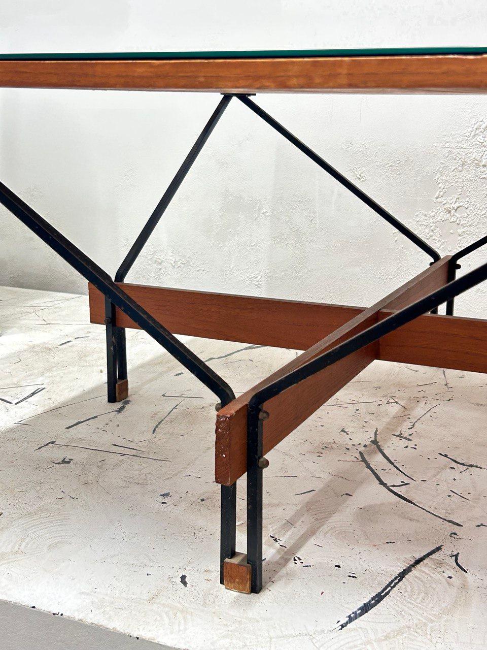 European Table basse du milieu du siècle 1950 en vente