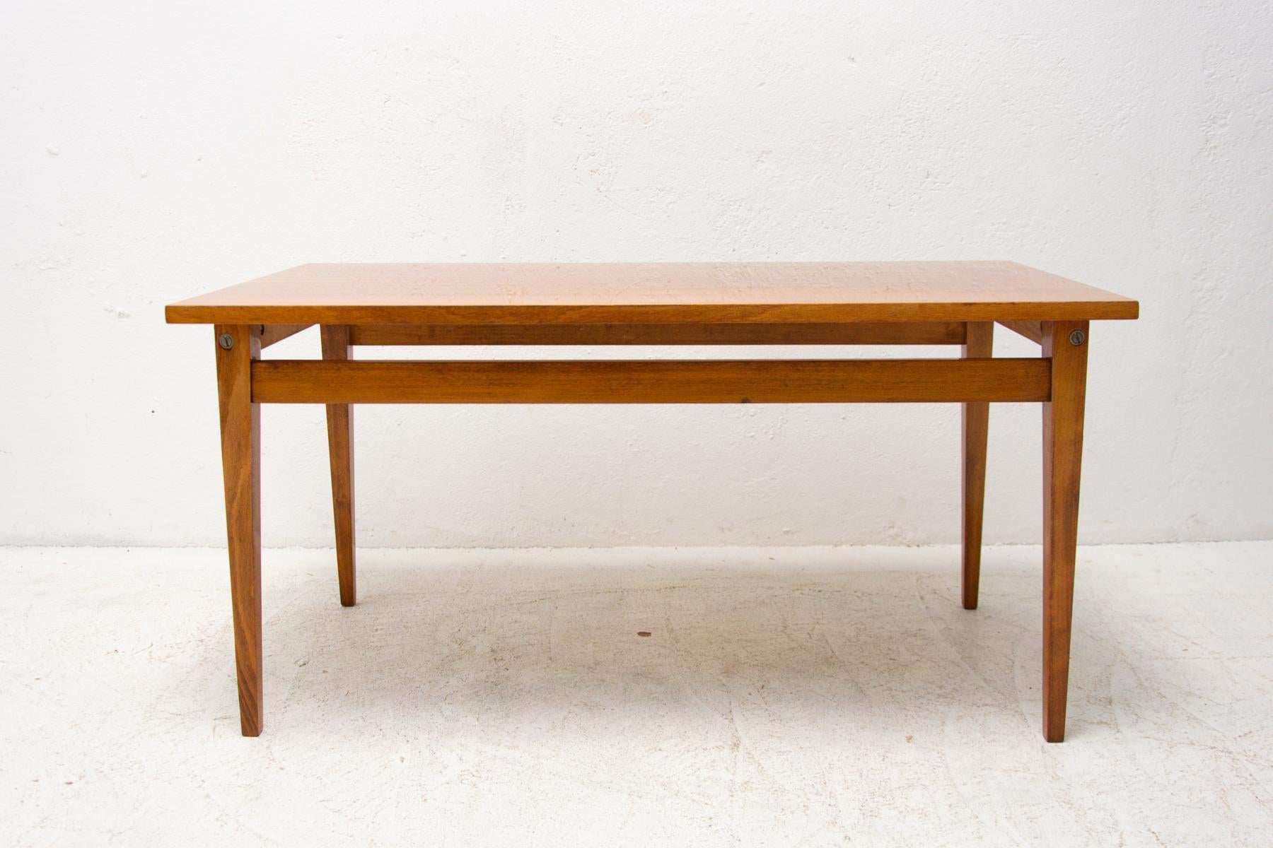 Mid century coffee table, made in the former Czechoslovakia in the 1960´s.

It´s made of beech wood. In very good vintage condition.