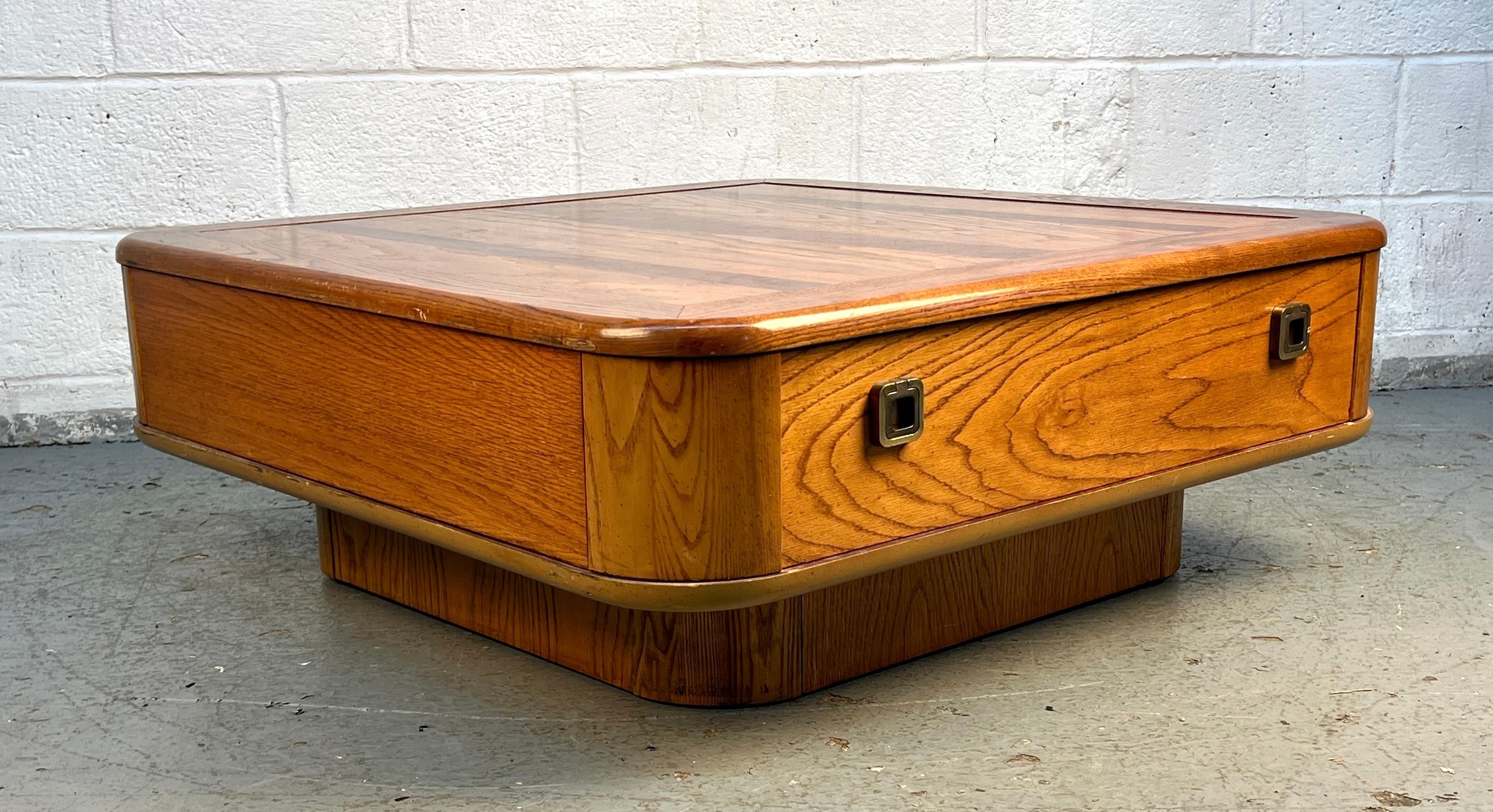 Mid-Century moderno Tavolino da caffè di metà secolo di Bassett Furniture in vendita