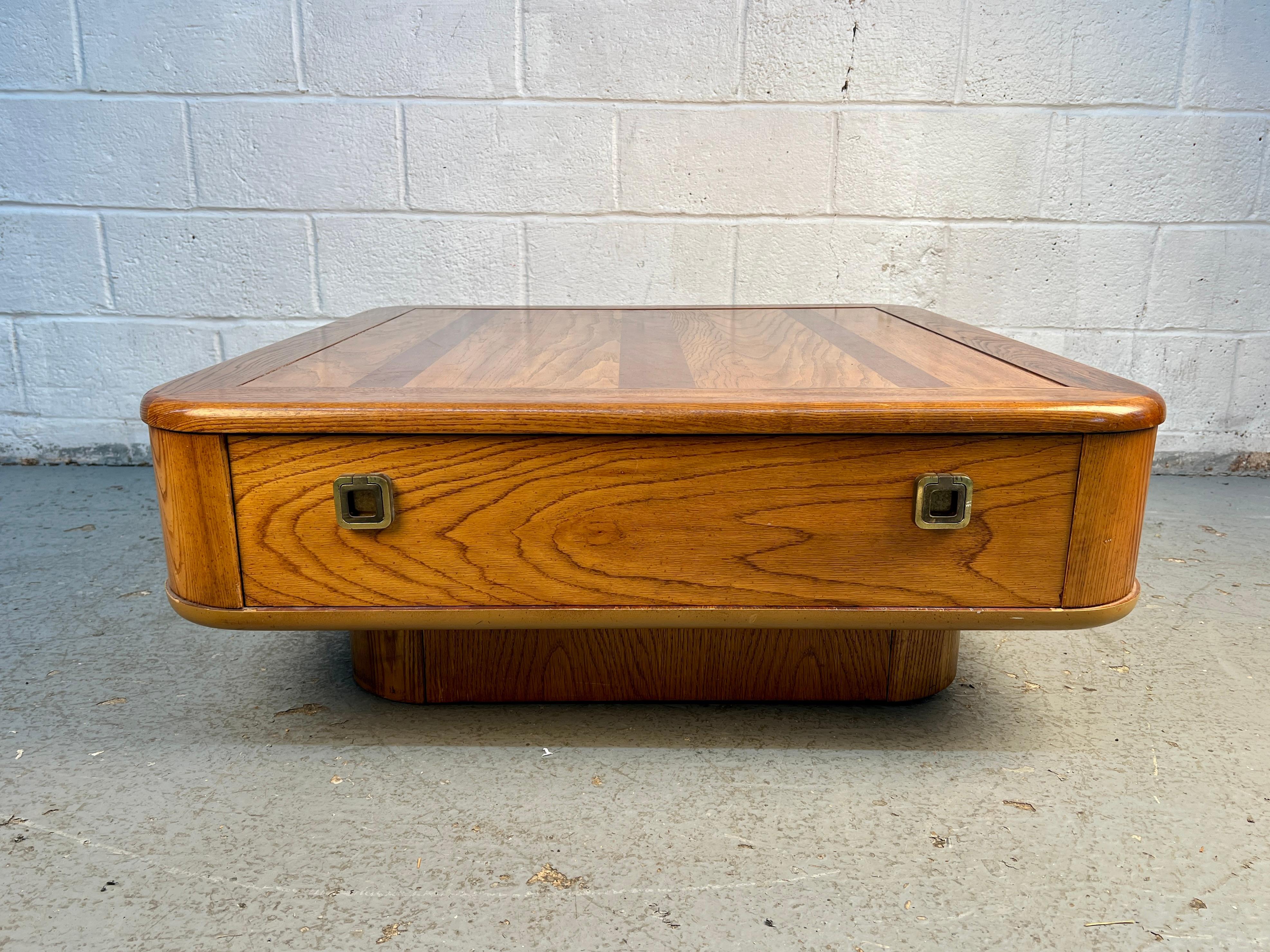 Tavolino da caffè di metà secolo di Bassett Furniture In condizioni buone in vendita a Brooklyn, NY