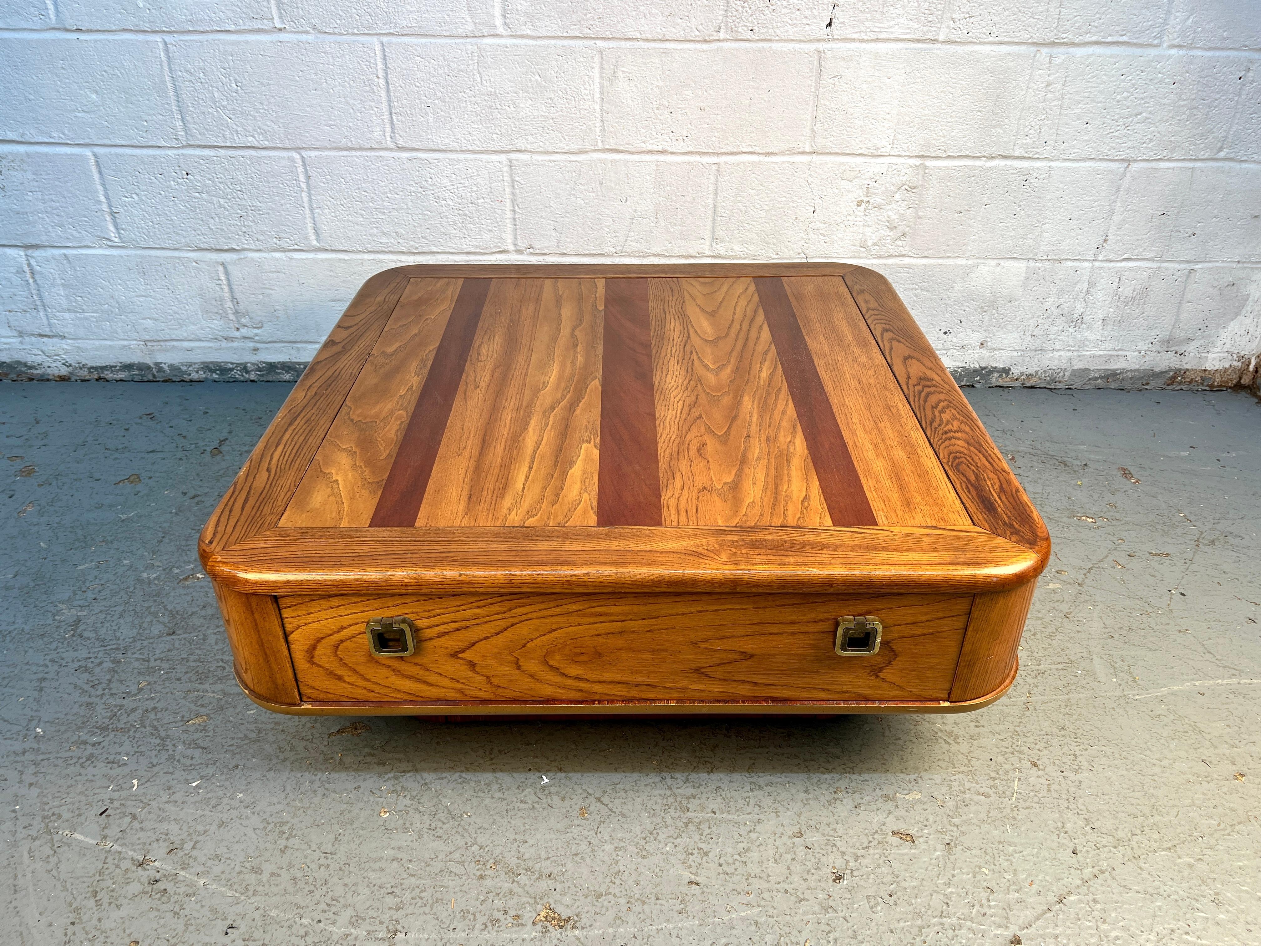 XX secolo Tavolino da caffè di metà secolo di Bassett Furniture in vendita