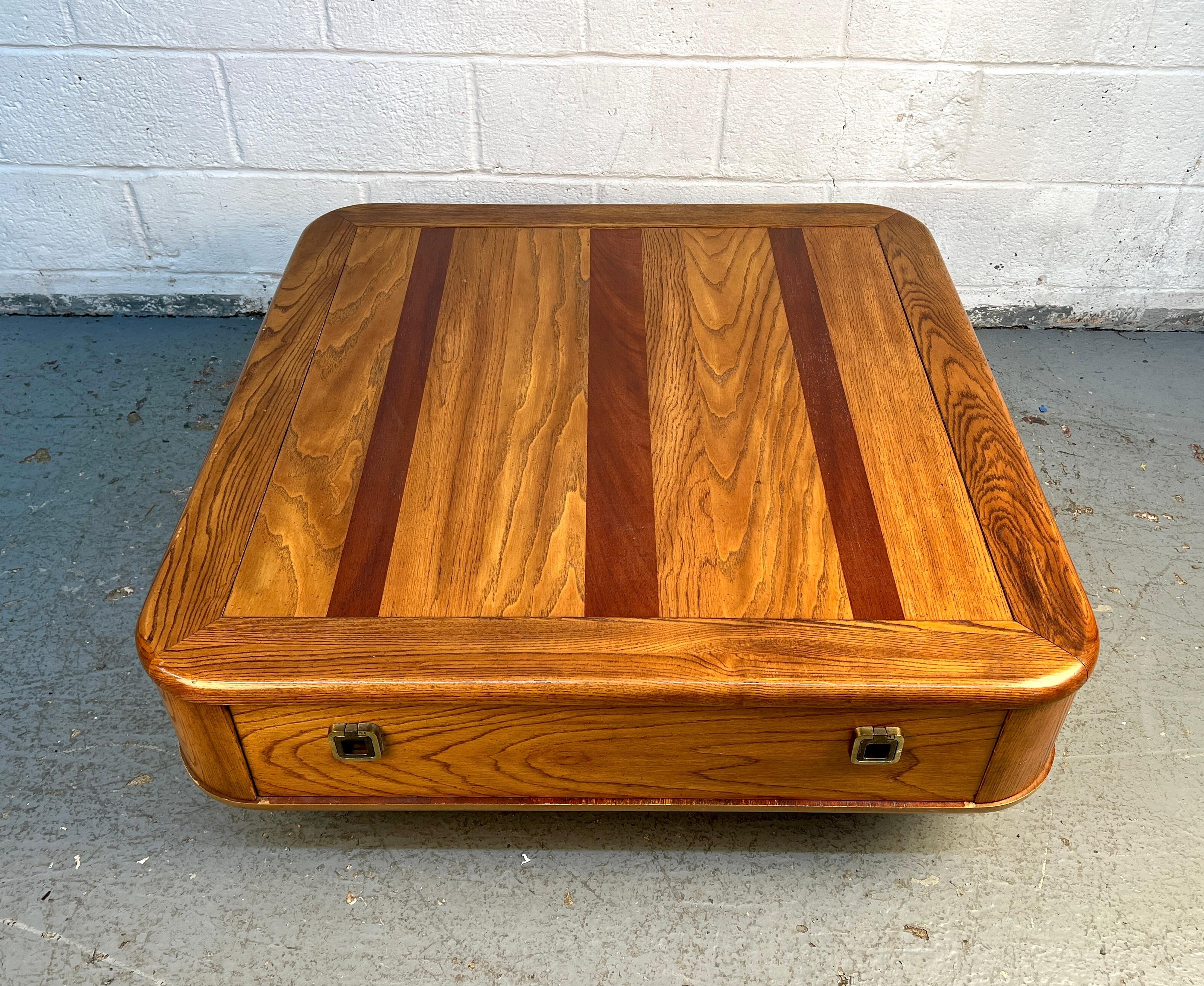 Mogano Tavolino da caffè di metà secolo di Bassett Furniture in vendita