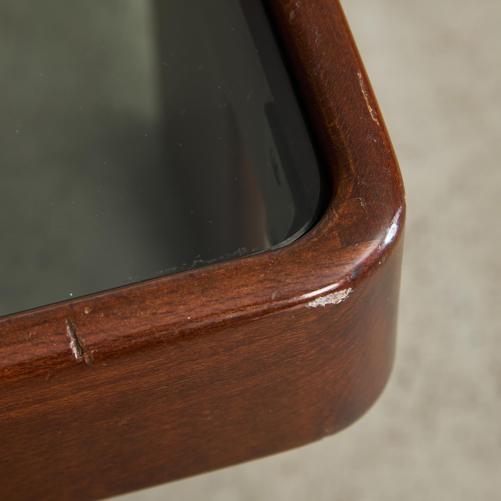 Table basse du milieu du siècle dernier de Gianfranco Frattini pour Cassina, années 1960 Bon état - En vente à Budapest, HU