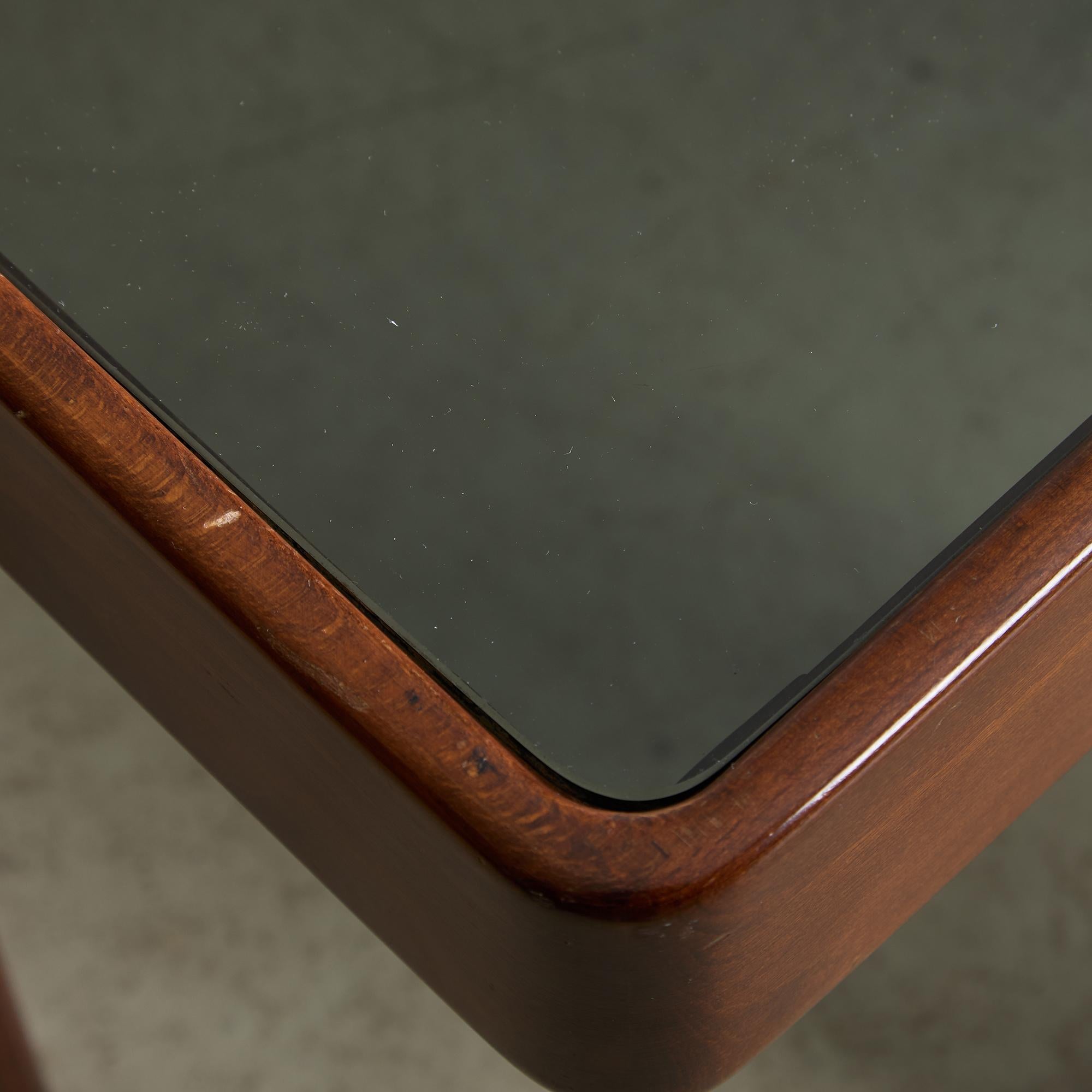 Verre fumé Table basse du milieu du siècle dernier de Gianfranco Frattini pour Cassina, années 1960 en vente