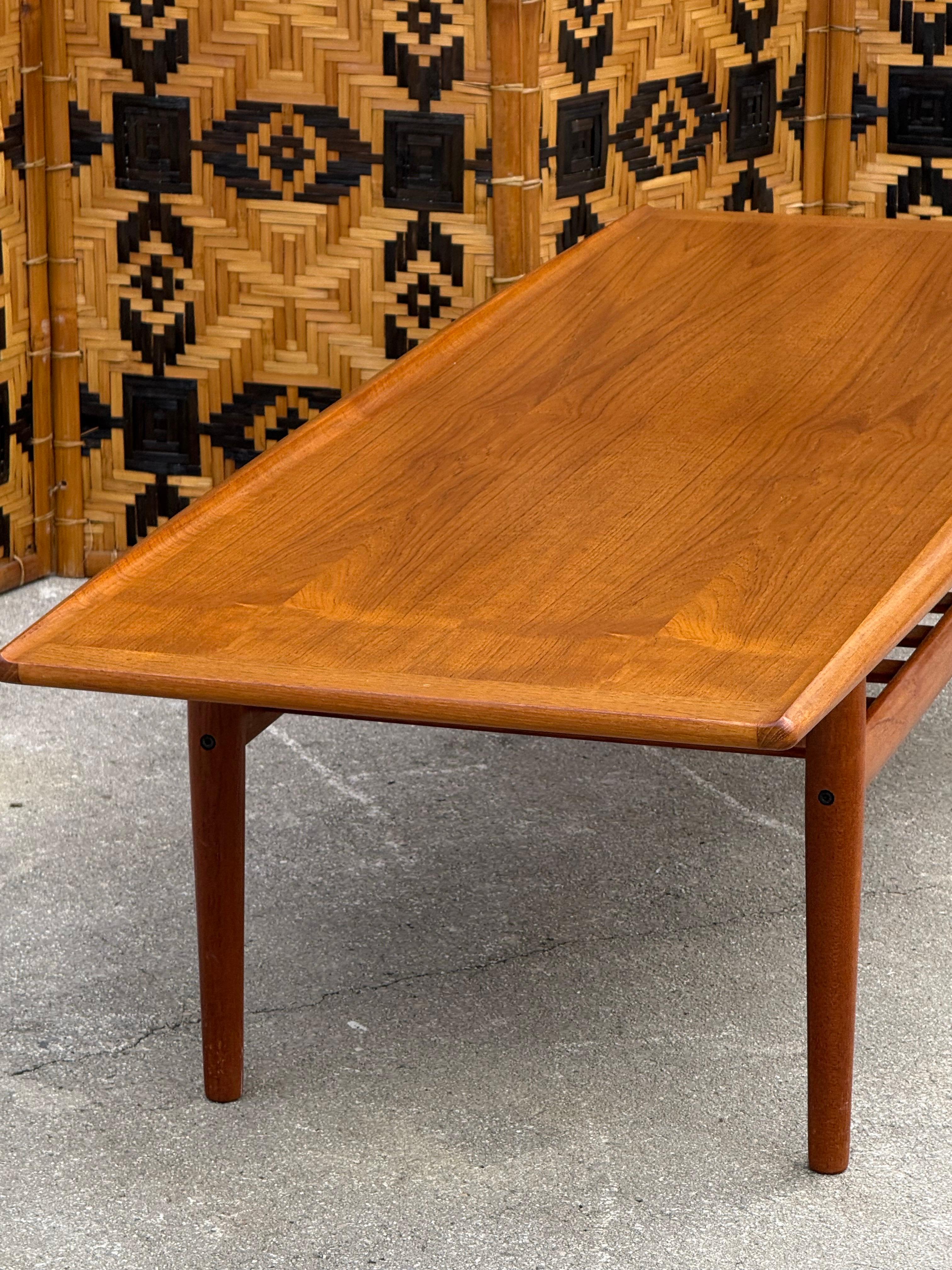 Legno Tavolino da caffè del medio secolo di Grete Jalk by Glostrup in vendita