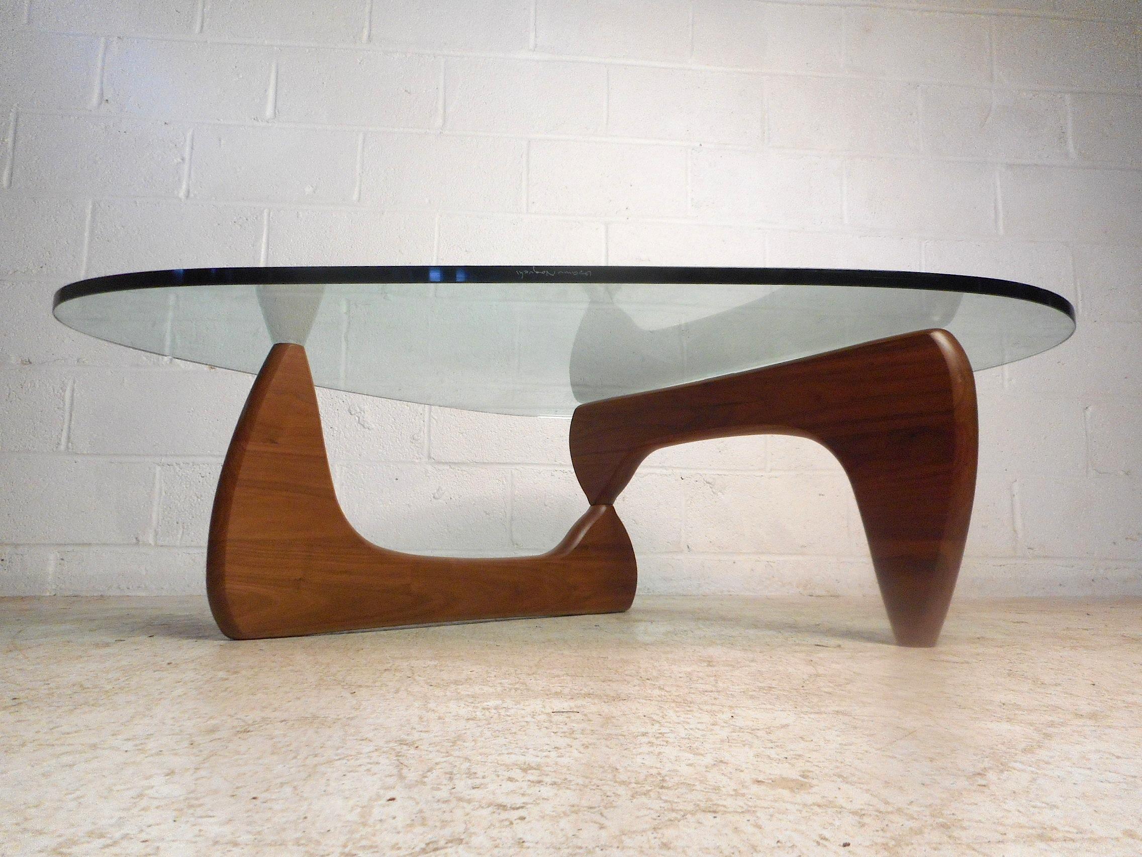 Midcentury Coffee Table by Isamu Noguchi In Good Condition In Brooklyn, NY