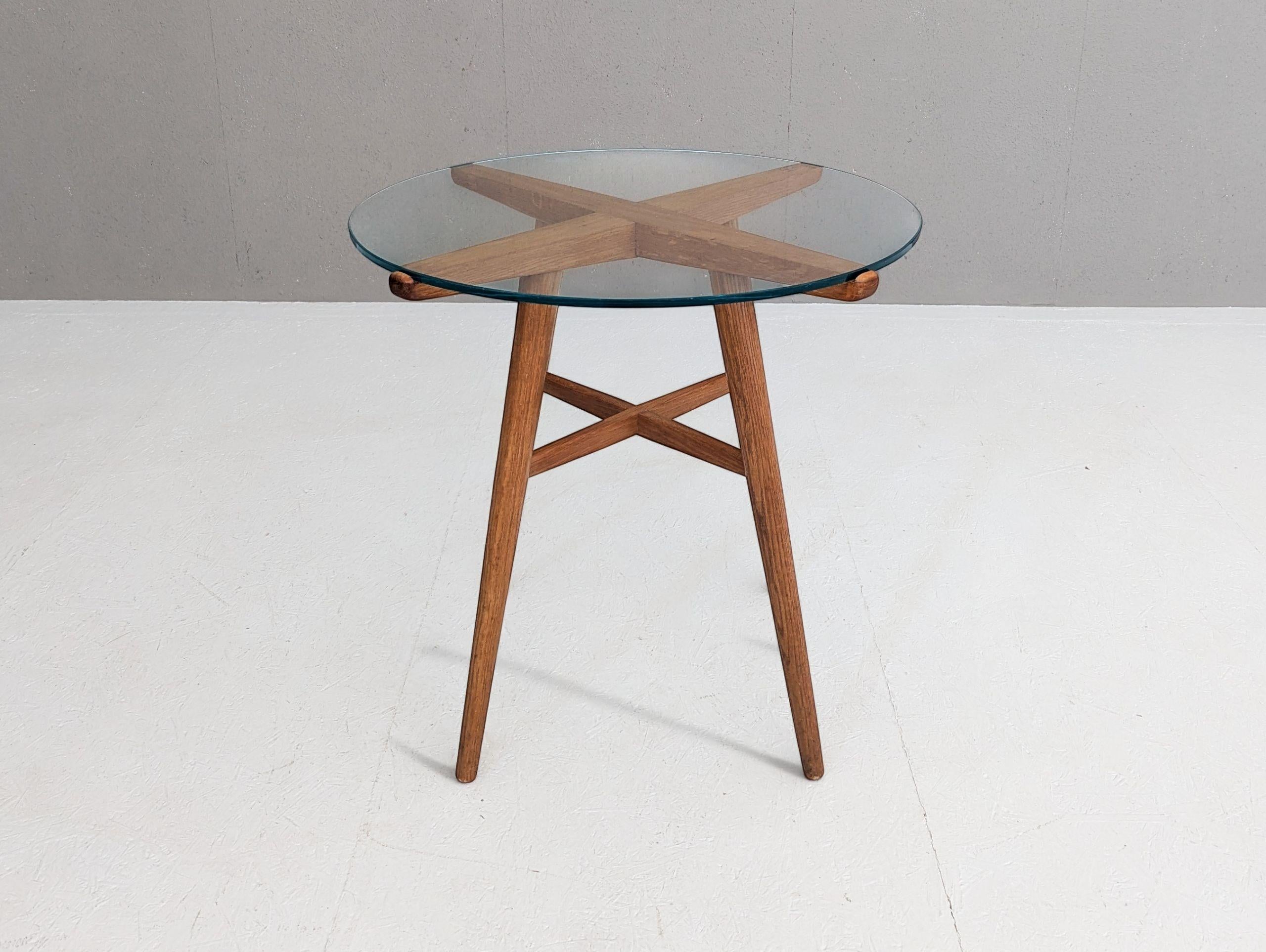 Mid-Century Modern Table basse du milieu du siècle par Jiří Rathouský pour Krásná Jizba, années 1940 en vente