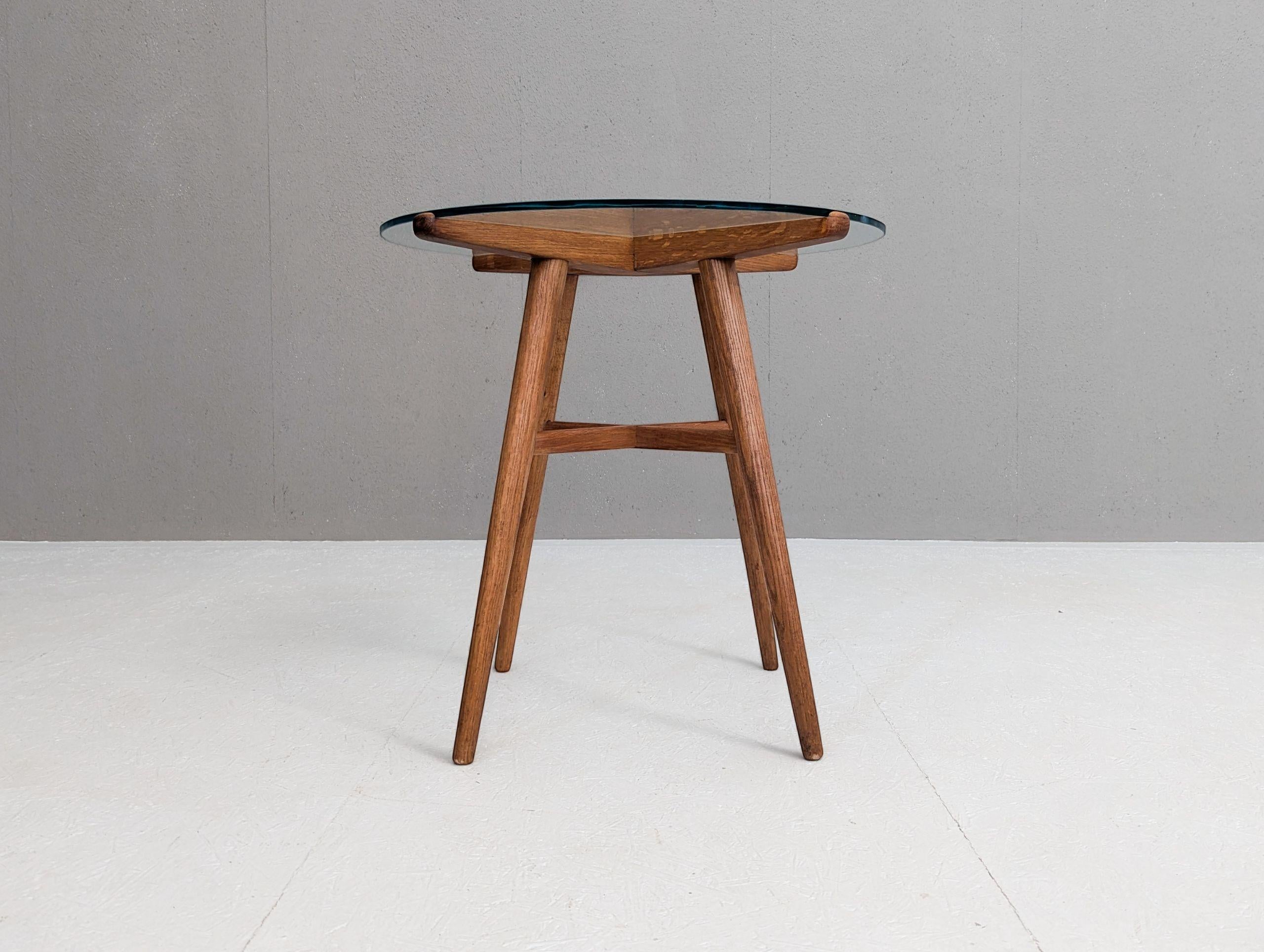 Tchèque Table basse du milieu du siècle par Jiří Rathouský pour Krásná Jizba, années 1940 en vente