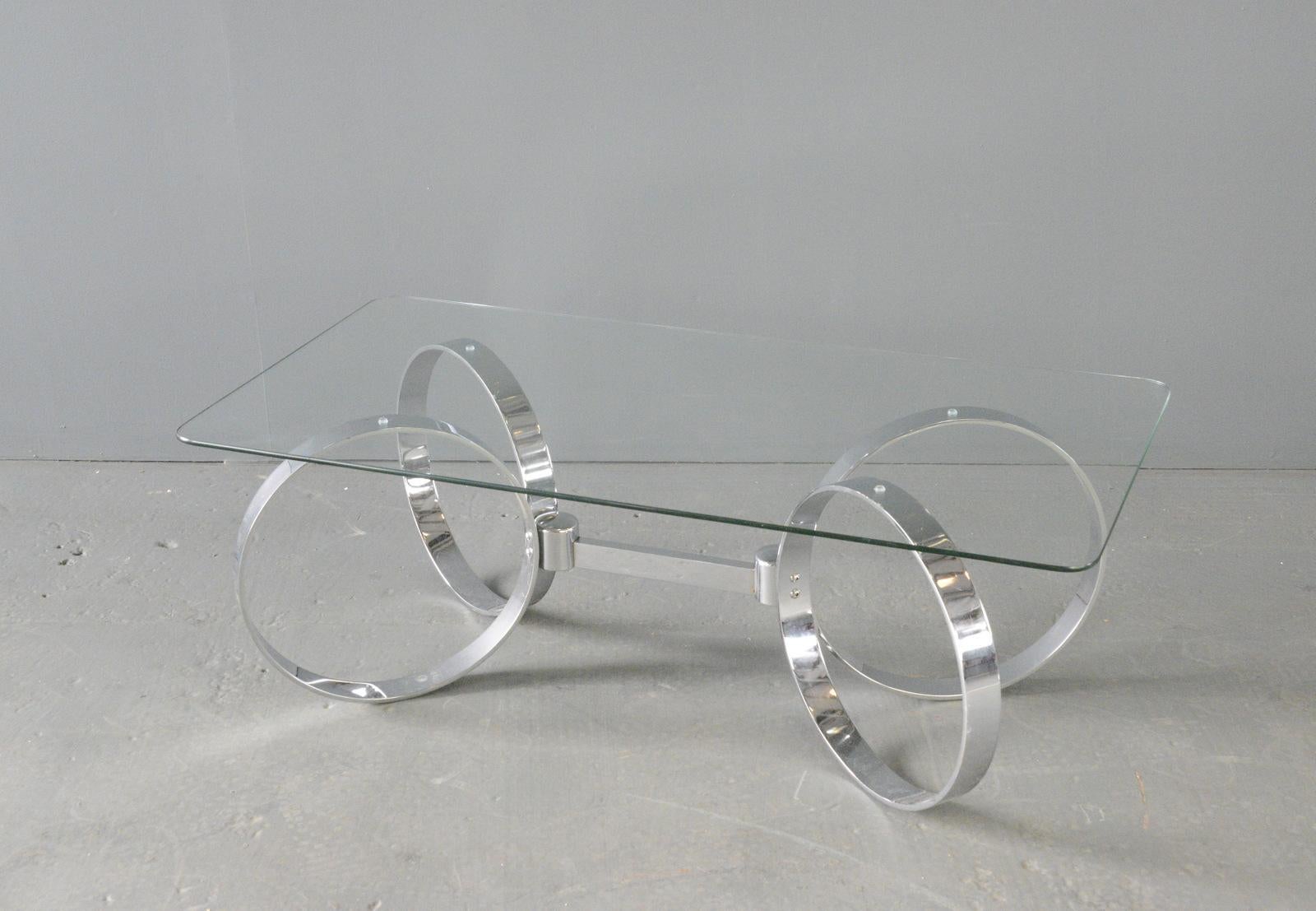 Table basse du milieu du siècle par Knut Hesterberg Circa 1970

- Base circulaire chromée
- Plateau en verre trempé
- Par Knut Hesterberg
- Allemand ~ années 1970
- 120cm de large x 43cm de haut x 60cm de profondeur

Rapport de condition

Quelques