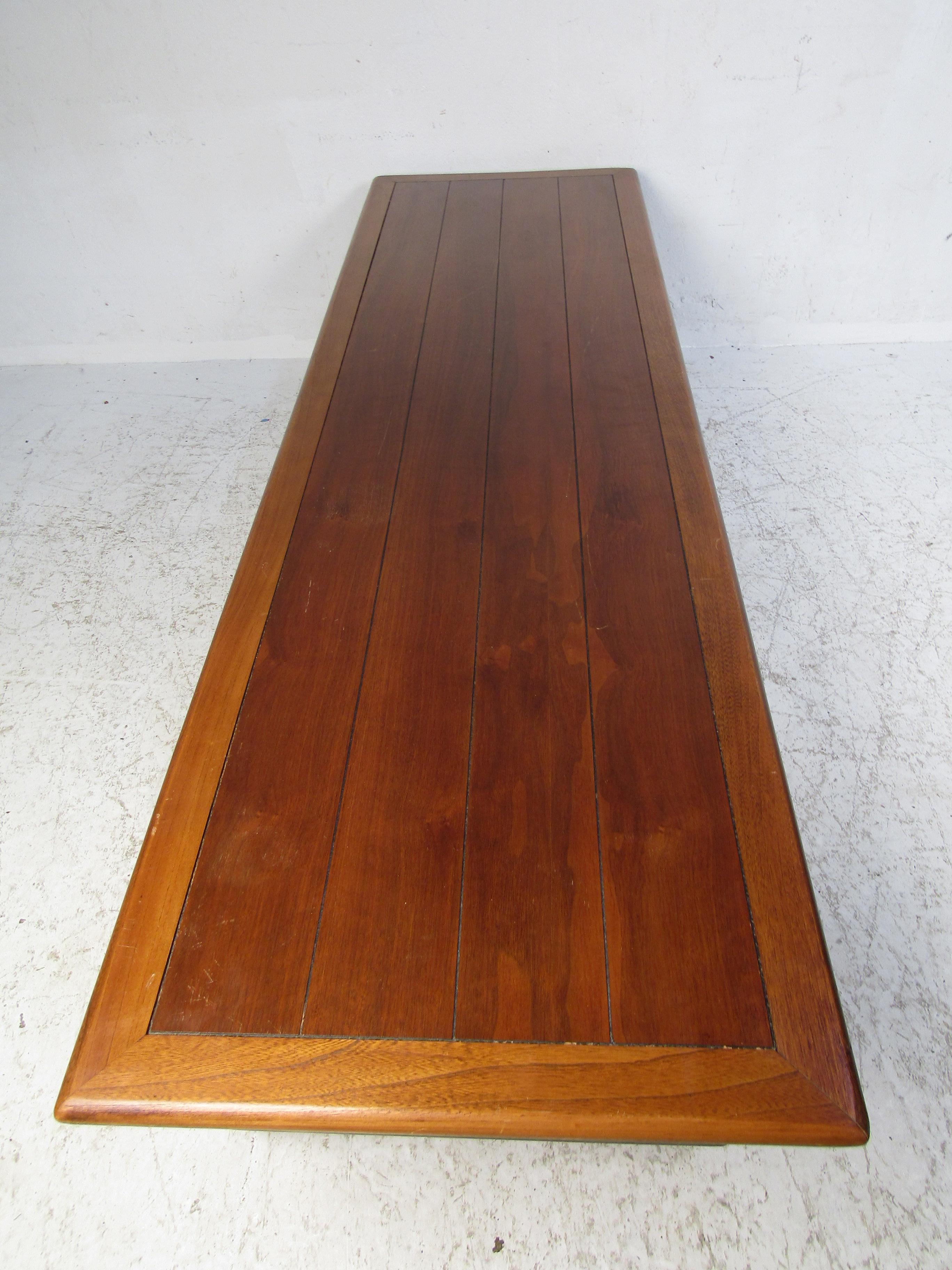 Mid-Century Modern Midcentury Coffee Table by Lane For Sale