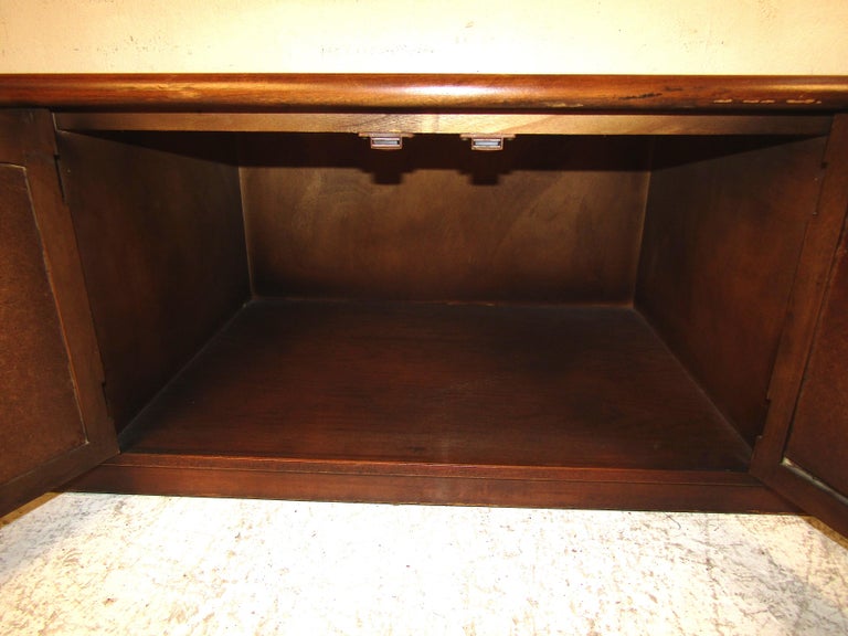 Midcentury Coffee Table by Lane For Sale 1