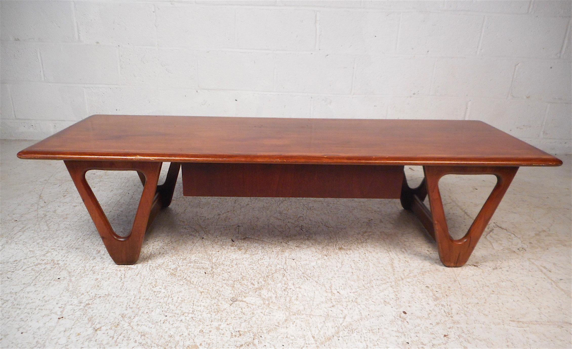 Midcentury Coffee Table by Lane Furniture In Fair Condition In Brooklyn, NY