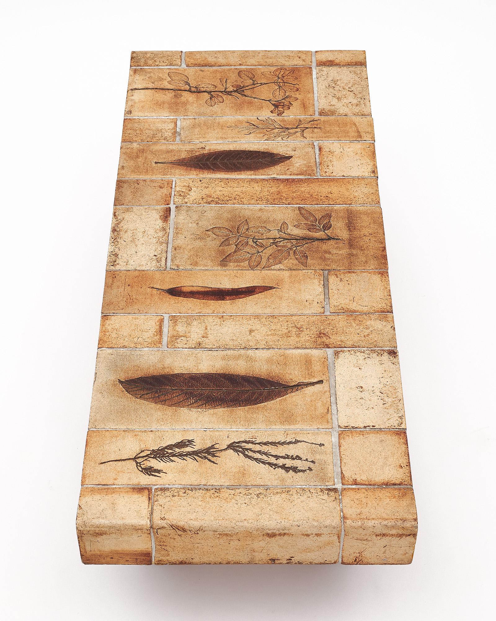 Table basse du milieu du siècle par Roger Capron 2