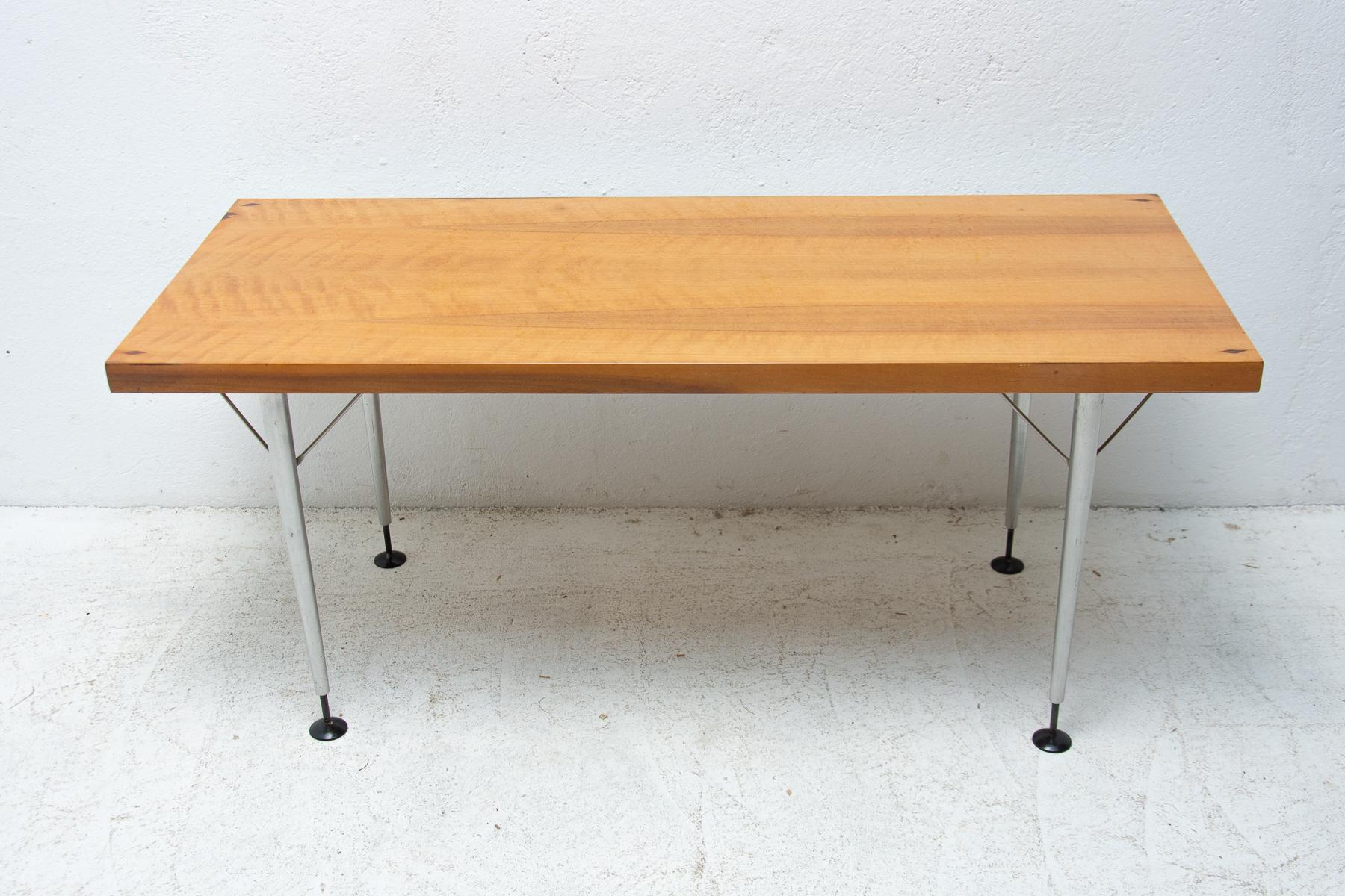 Scandinave moderne Table basse du milieu du siècle dernier de Up Zavody, années 1960, Tchécoslovaquie en vente