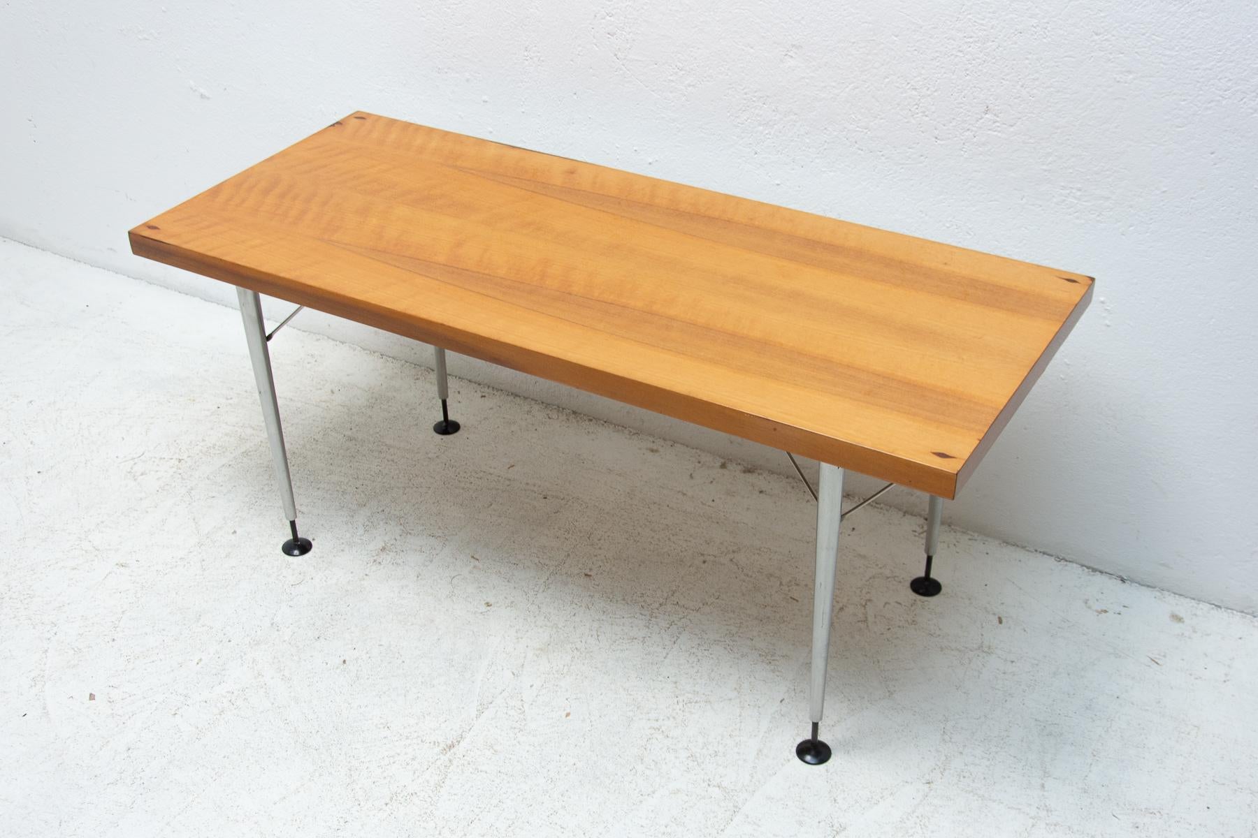Midcentury Coffee Table by Up Zavody, 1960s, Czechoslovakia In Good Condition For Sale In Prague 8, CZ