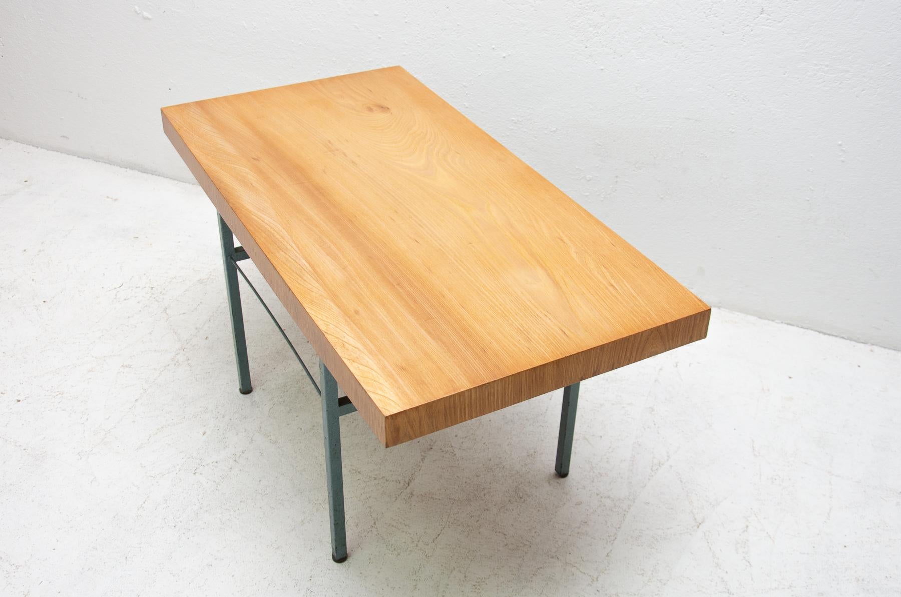 Midcentury Coffee Table, Czechoslovakia, 1960 For Sale 6