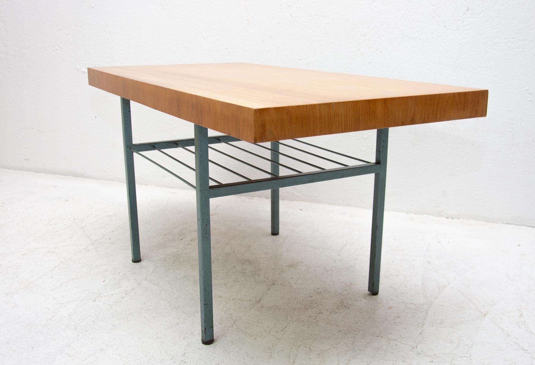 Midcentury Coffee Table, Czechoslovakia, 1960 For Sale 7