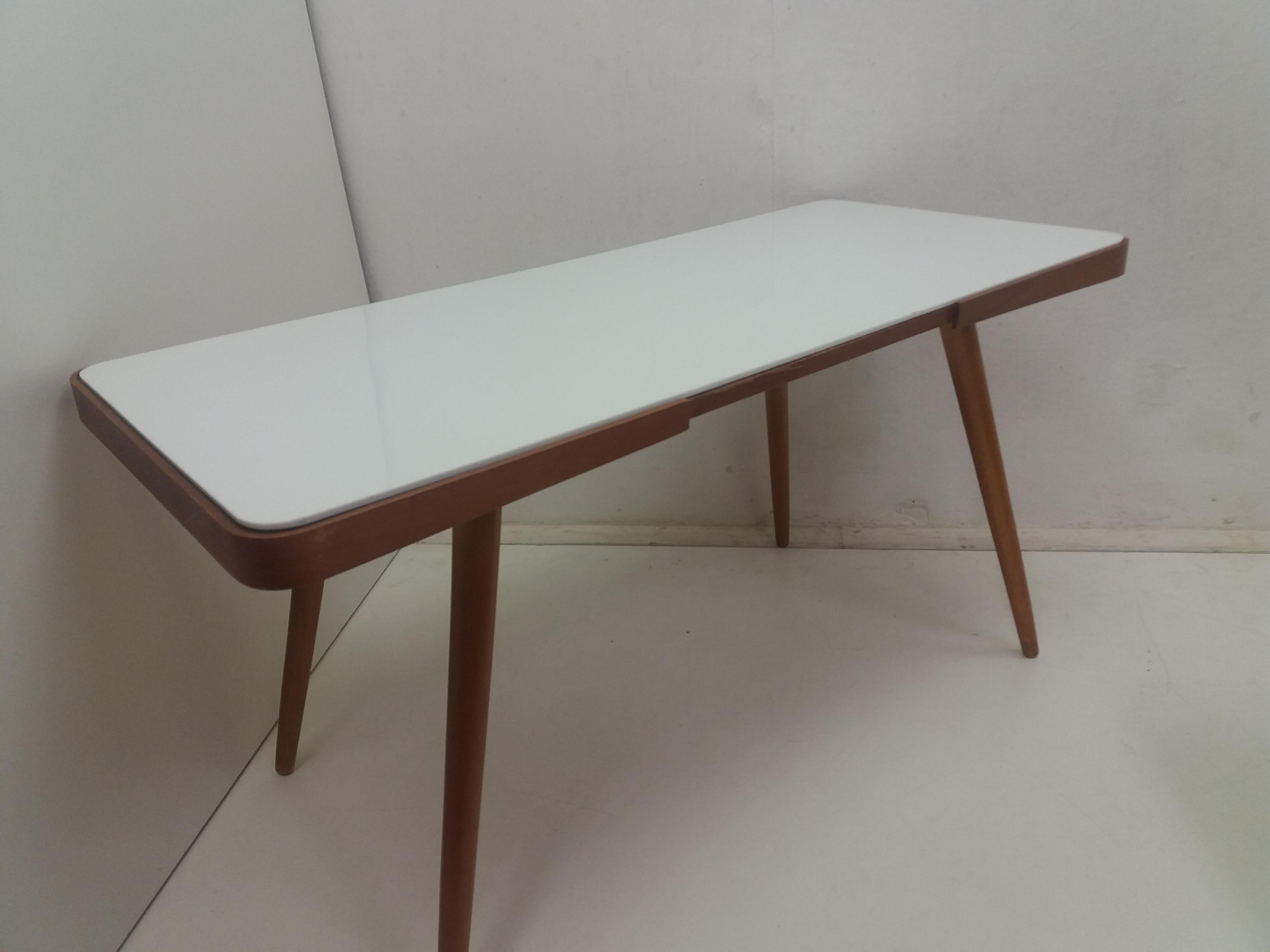 Mid-Century Modern Table basse du milieu du siècle conçue par Ji Jiroutek, années 1960 en vente