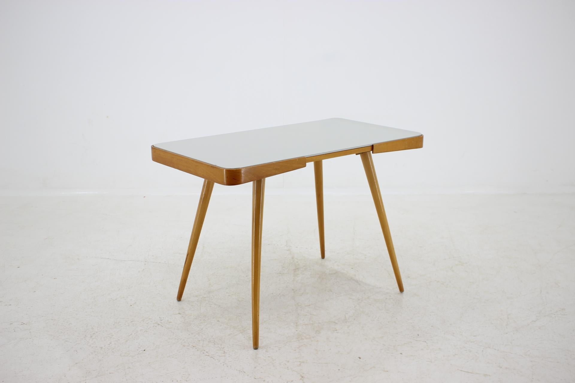 Table basse mi-séculaire conçue par Miroslav Navrátil:: années 1960 Bon état - En vente à Praha, CZ