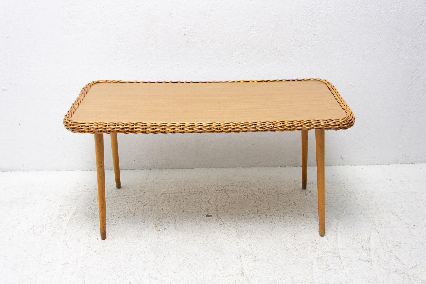 Mid Century Coffee Table from Uluv, Czechoslovakia, 1960´s For Sale 4