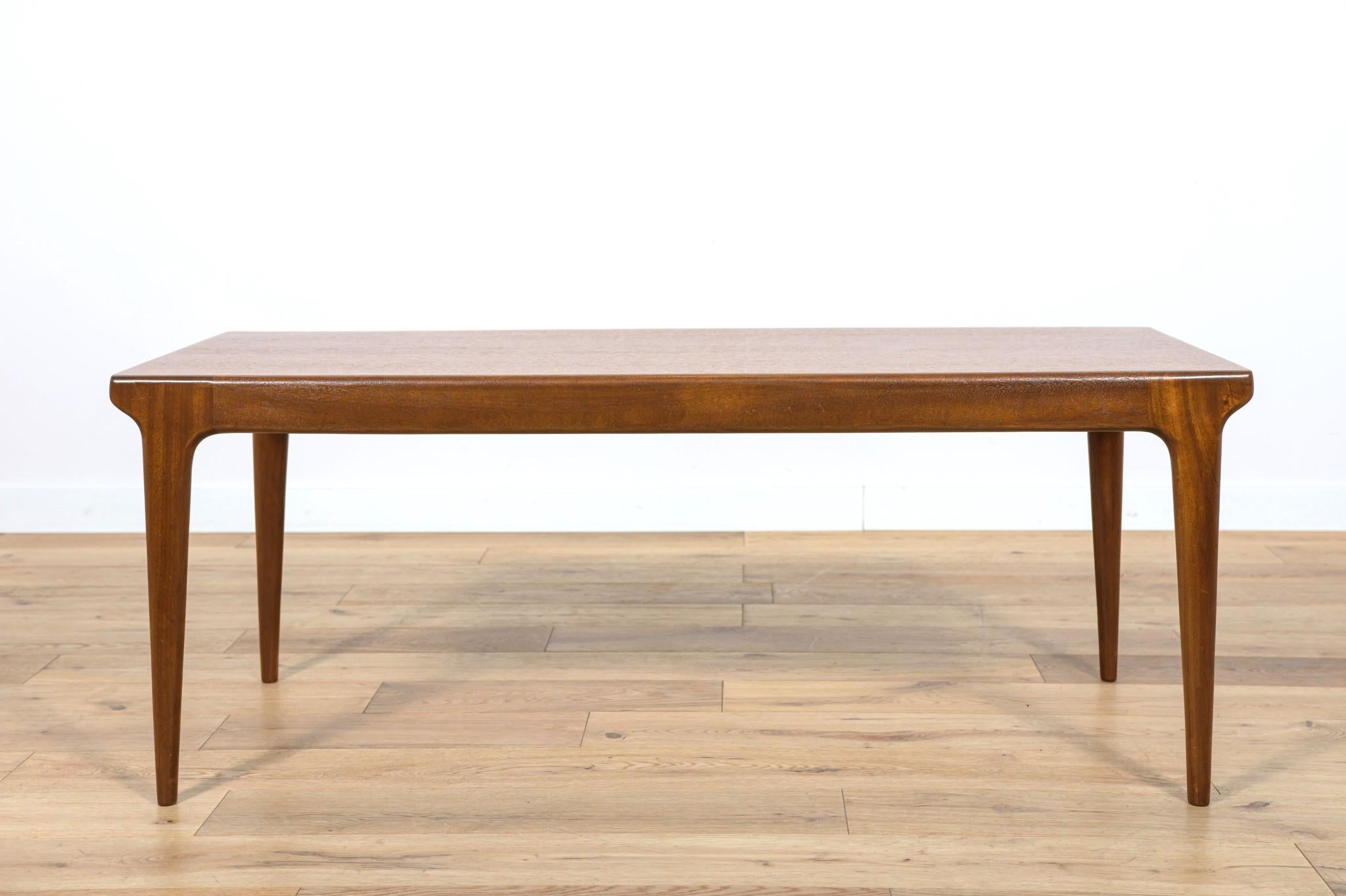 Mid-Century Modern  Table basse du milieu du siècle dernier de Younger, années 1960 en vente