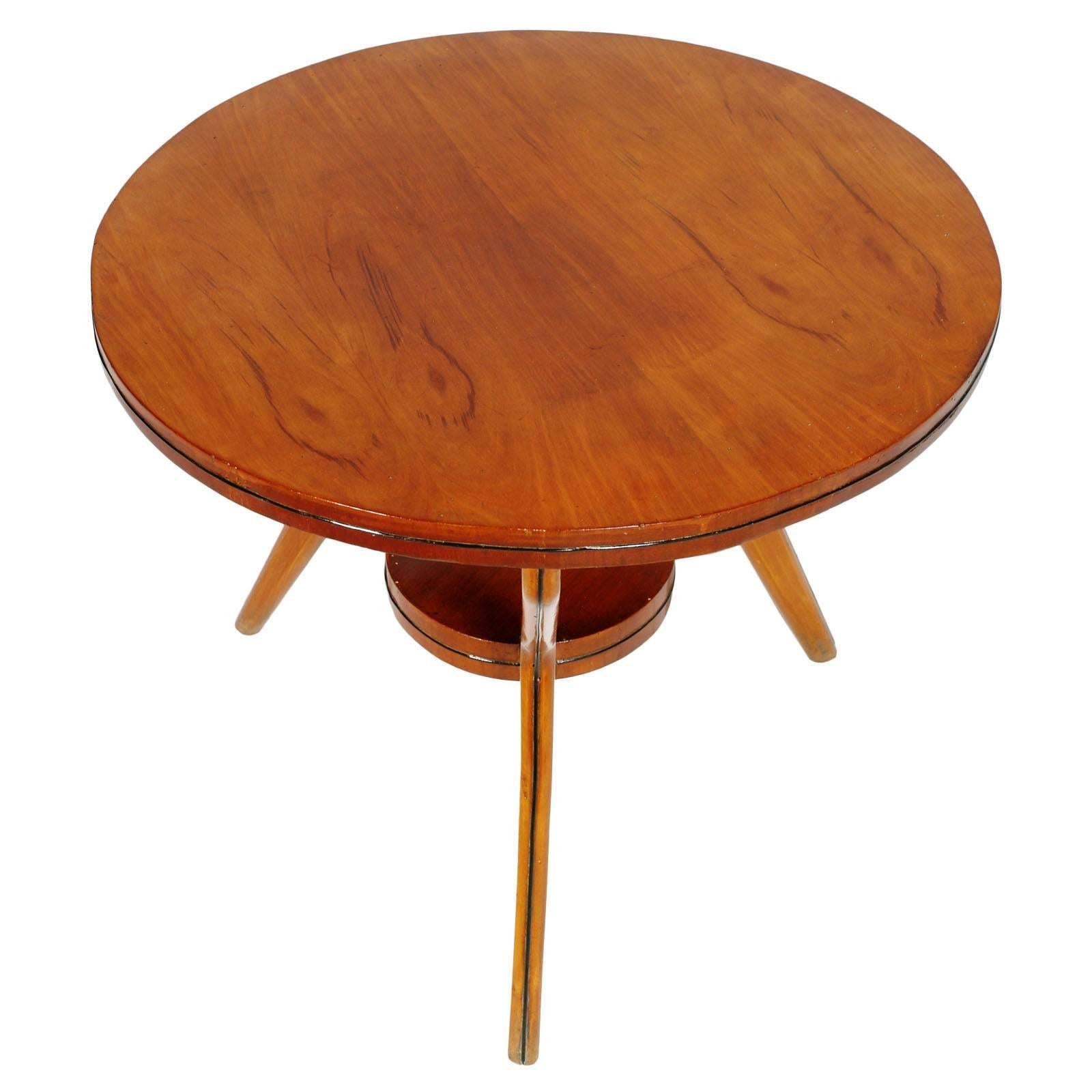 1950s midcentury coffee table, Permanente Mobili di Cantu , Ico Parisi attributed in walnut and beechwood, wax-polished.

Measures cm: height 50, diameter 60 (H shelves 25cm).