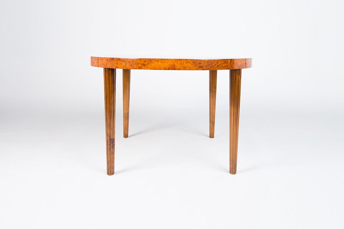 A beautiful circular mid-century coffee table / sofa table in burr walnut by a Swedish cabinetmaker in the 1940’s. Amazing deep rich golden colours to the walnut really makes this piece stand out. A lovely simple and elegant Scandinavian design