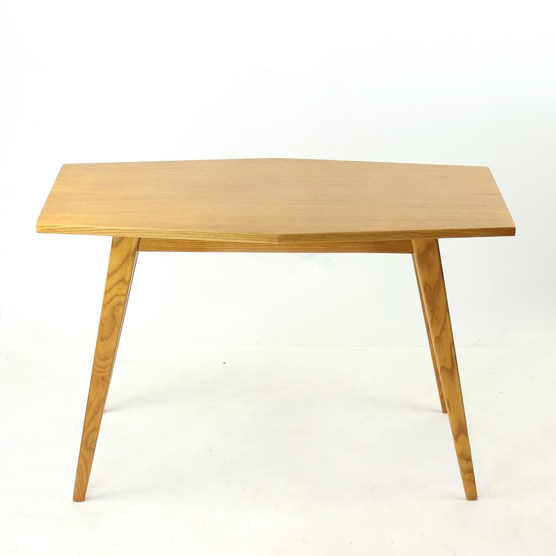 Mid-Century Modern Table basse du milieu du siècle en chêne, Tchécoslovaquie, années 1960 en vente