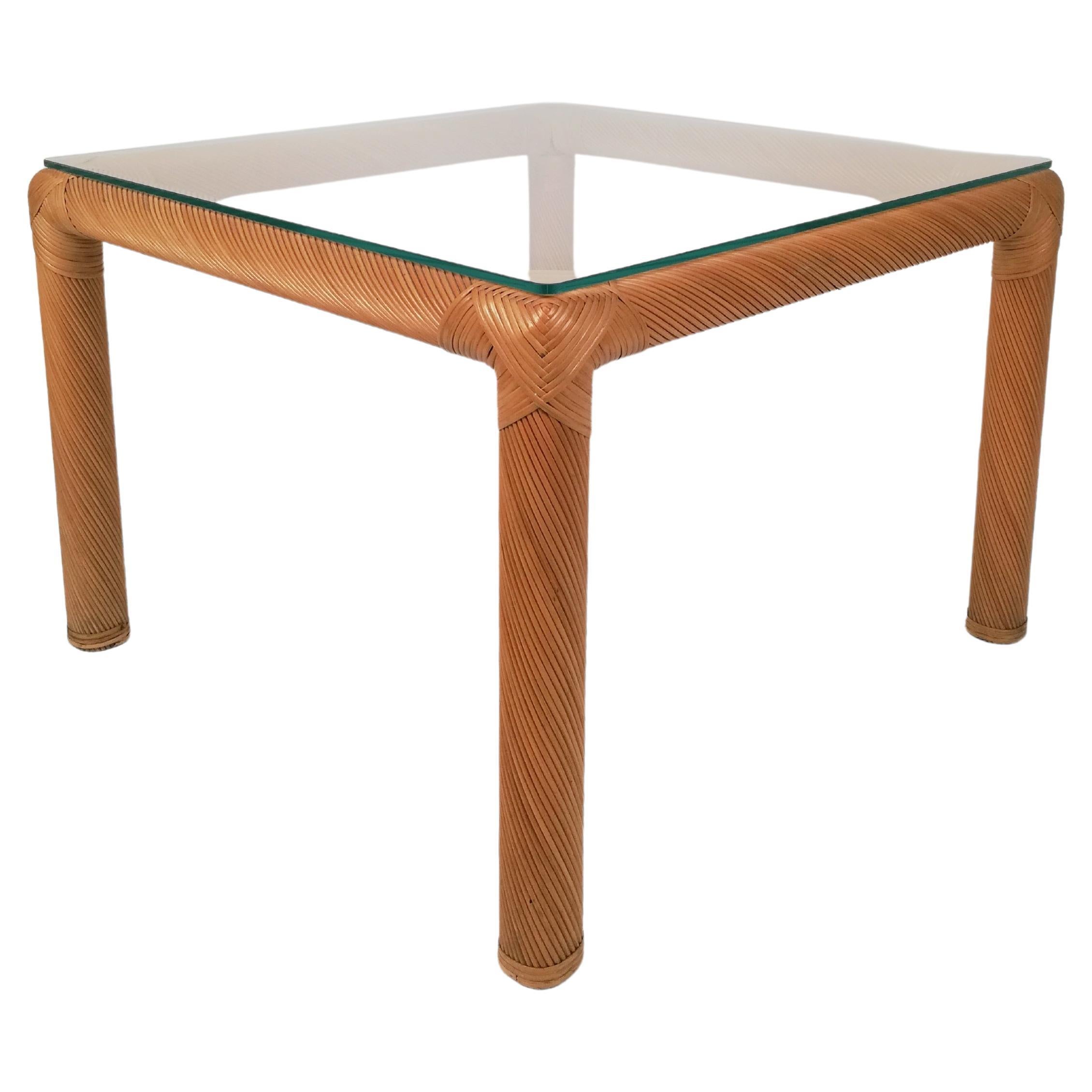 Table basse du milieu du siècle en rotin, rotin et verre, Italie  1970s