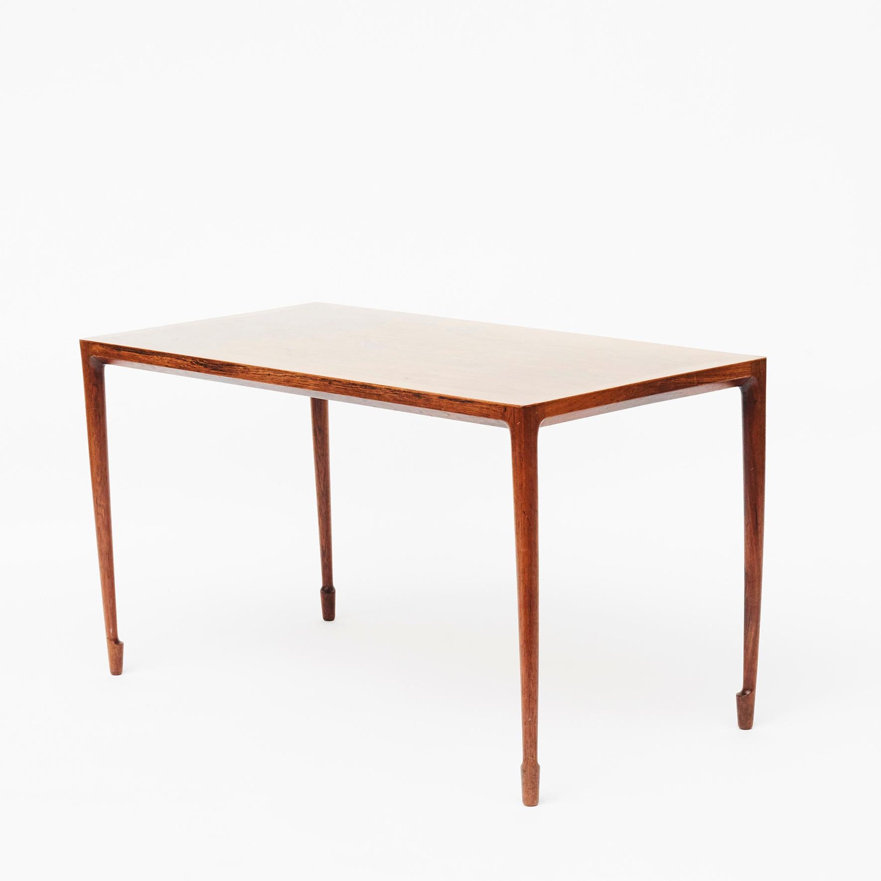 Coffee table in rosewood by danish architect Bernt Petersen.
Produced by Wørts, 1958.
Original untouched and in good condition.
