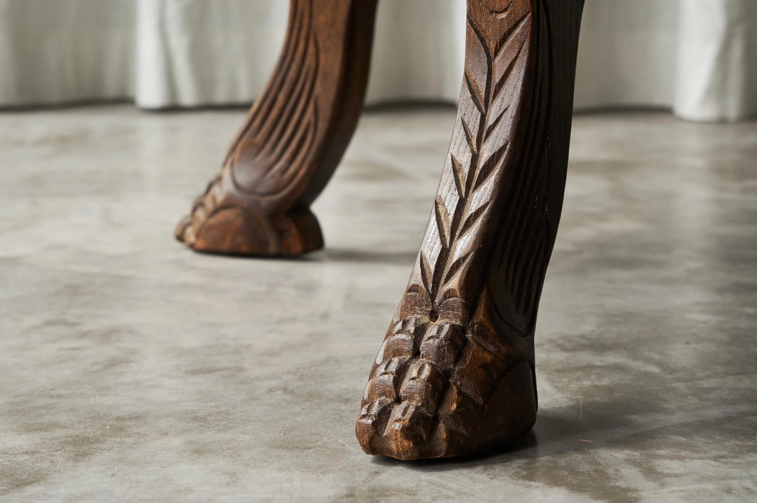 Mid-Century Coffee Table in Solid Wood and Patinated Cognac Leather en vente 2