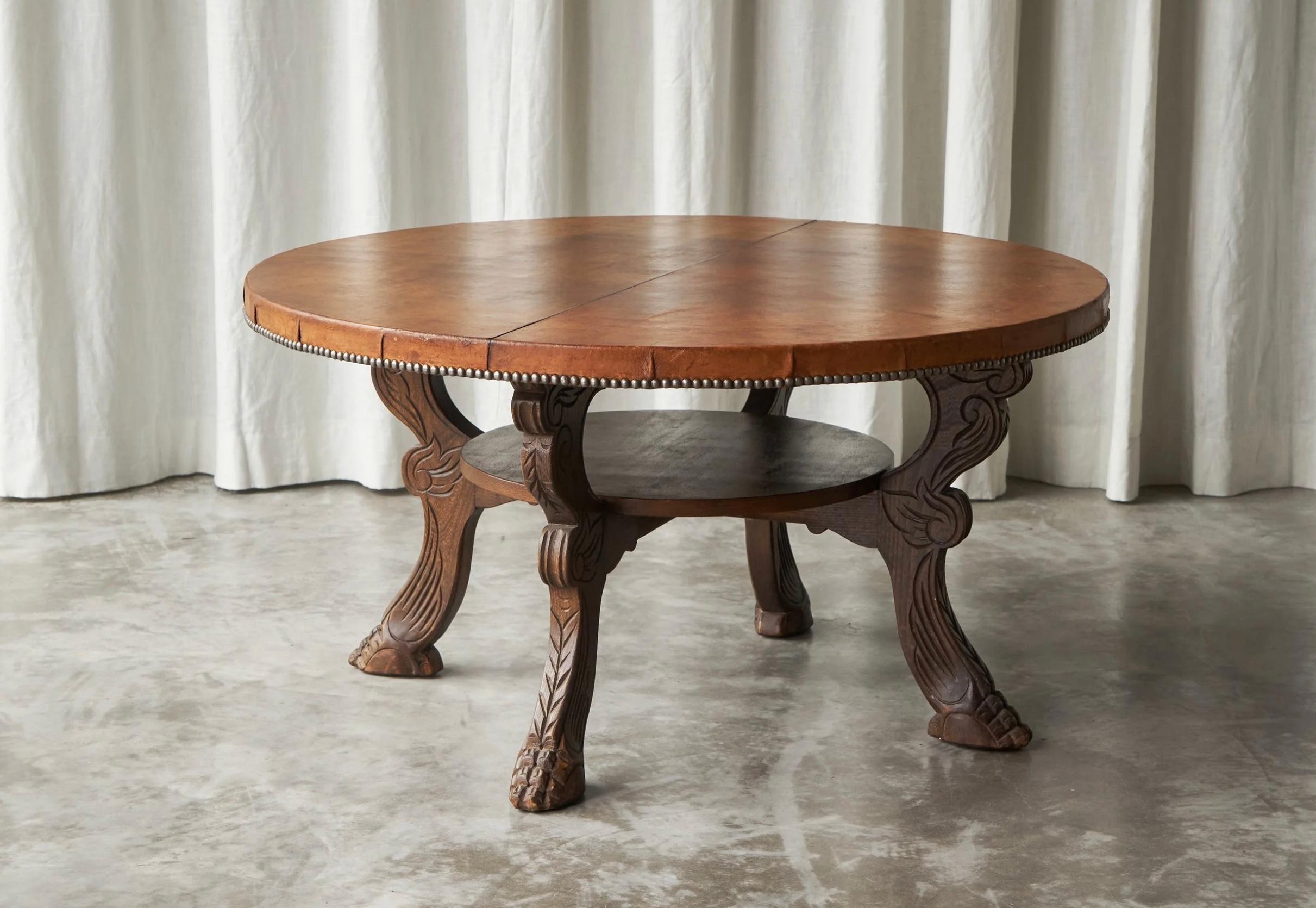 Européen Mid-Century Coffee Table in Solid Wood and Patinated Cognac Leather en vente