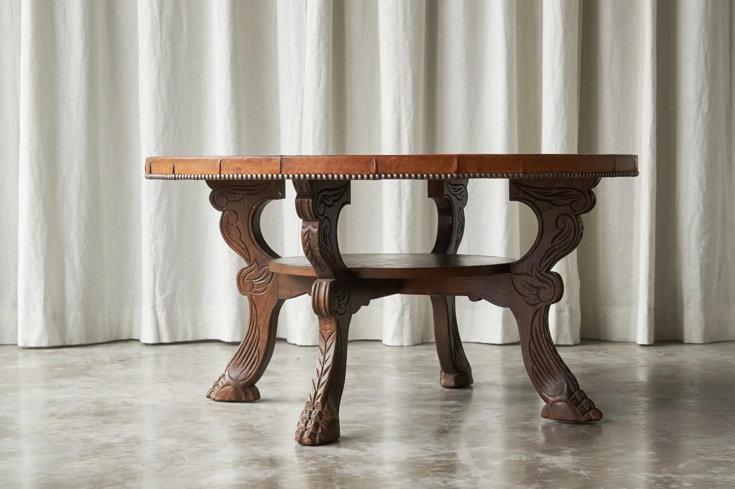 Cuir Mid-Century Coffee Table in Solid Wood and Patinated Cognac Leather en vente