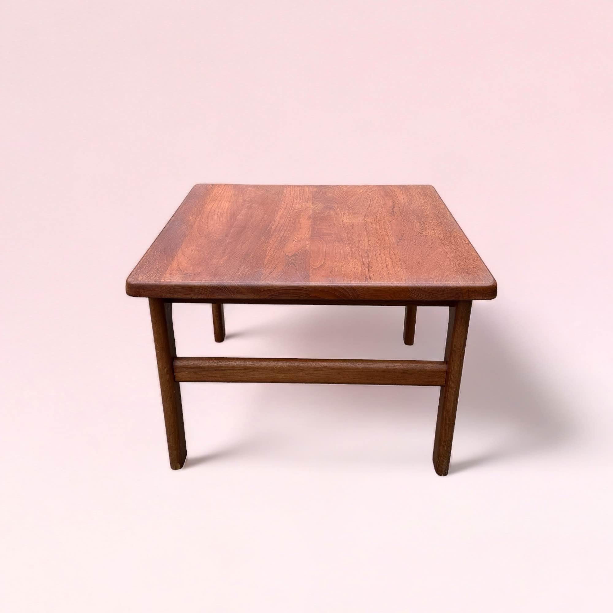 Beautiful wooden coffee table in teak by Niels Bach from the 1960s. With its beautiful, timeless design, this table fits into any interior. The table shows minimal signs of use, there is only a small piece of one of the legs at the bottom (see
