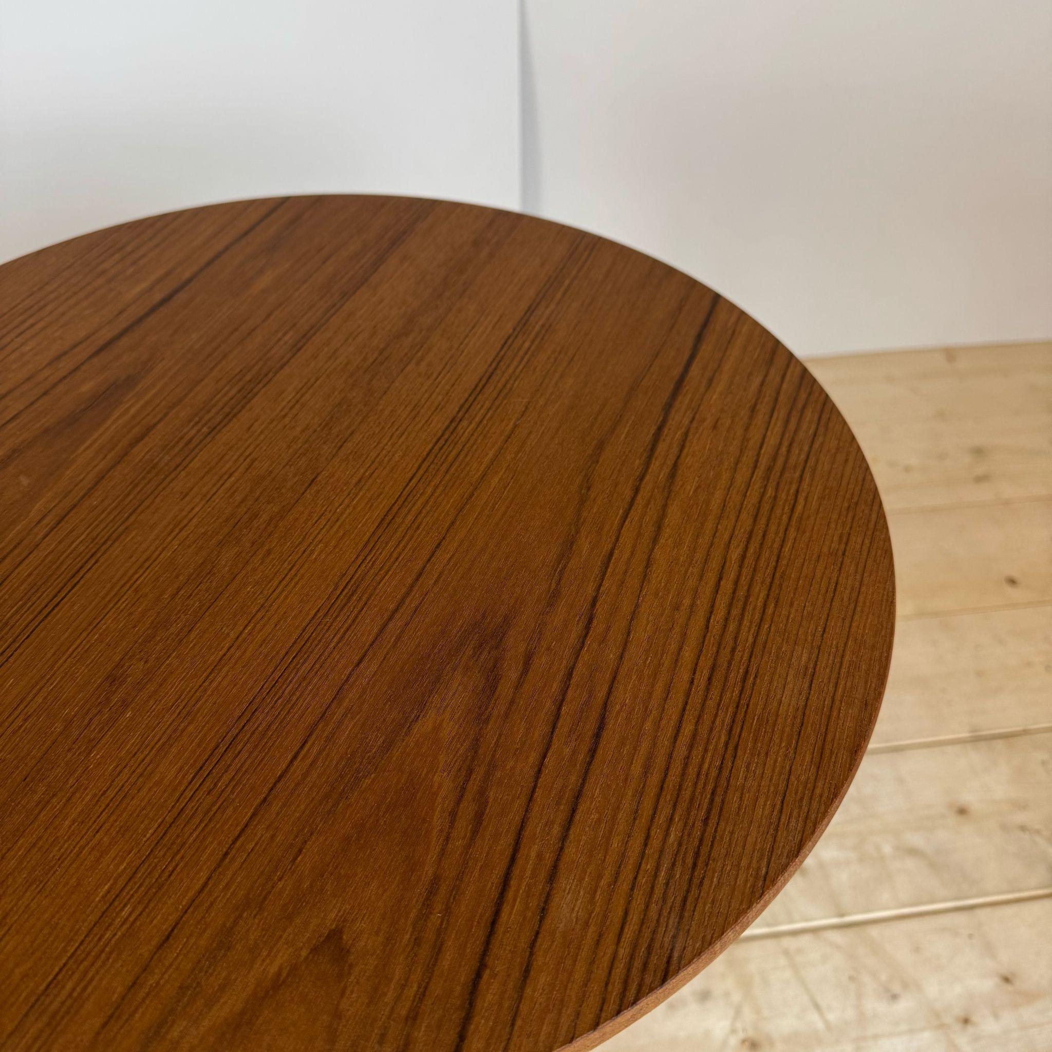 Impiallacciato Mid-century coffee table in teak, Denmark 1960 in vendita