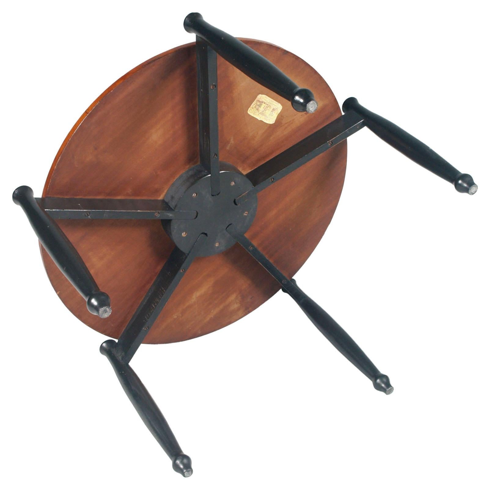 20ième siècle Table basse du milieu du siècle, bois de teck, Ilmari Tapiovaara attribuée à Permanente en vente