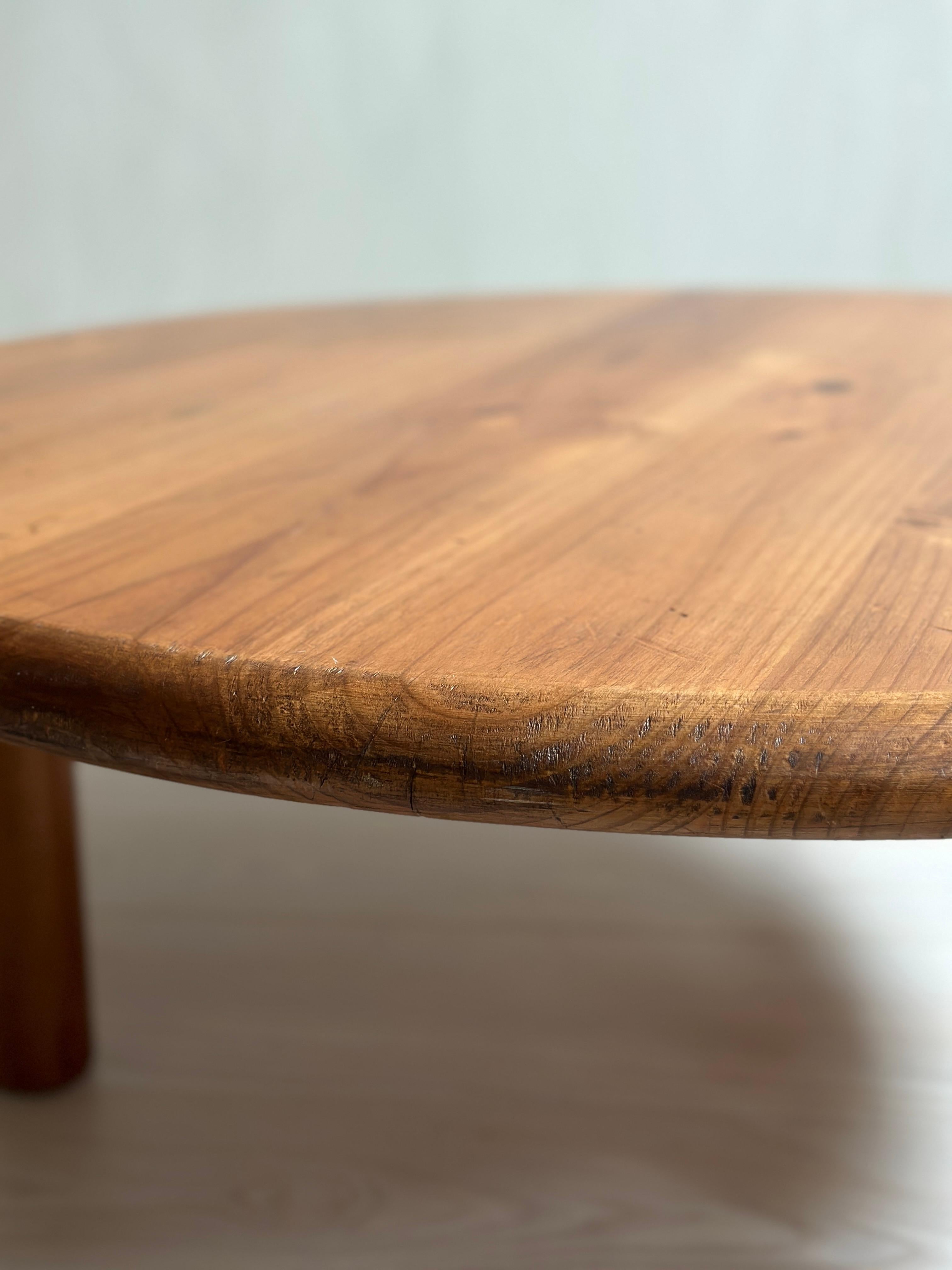 Midcentury Coffee Table in the Manner of Charlotte Perriand, Pine, circa 1960s In Good Condition In Hønefoss, 30