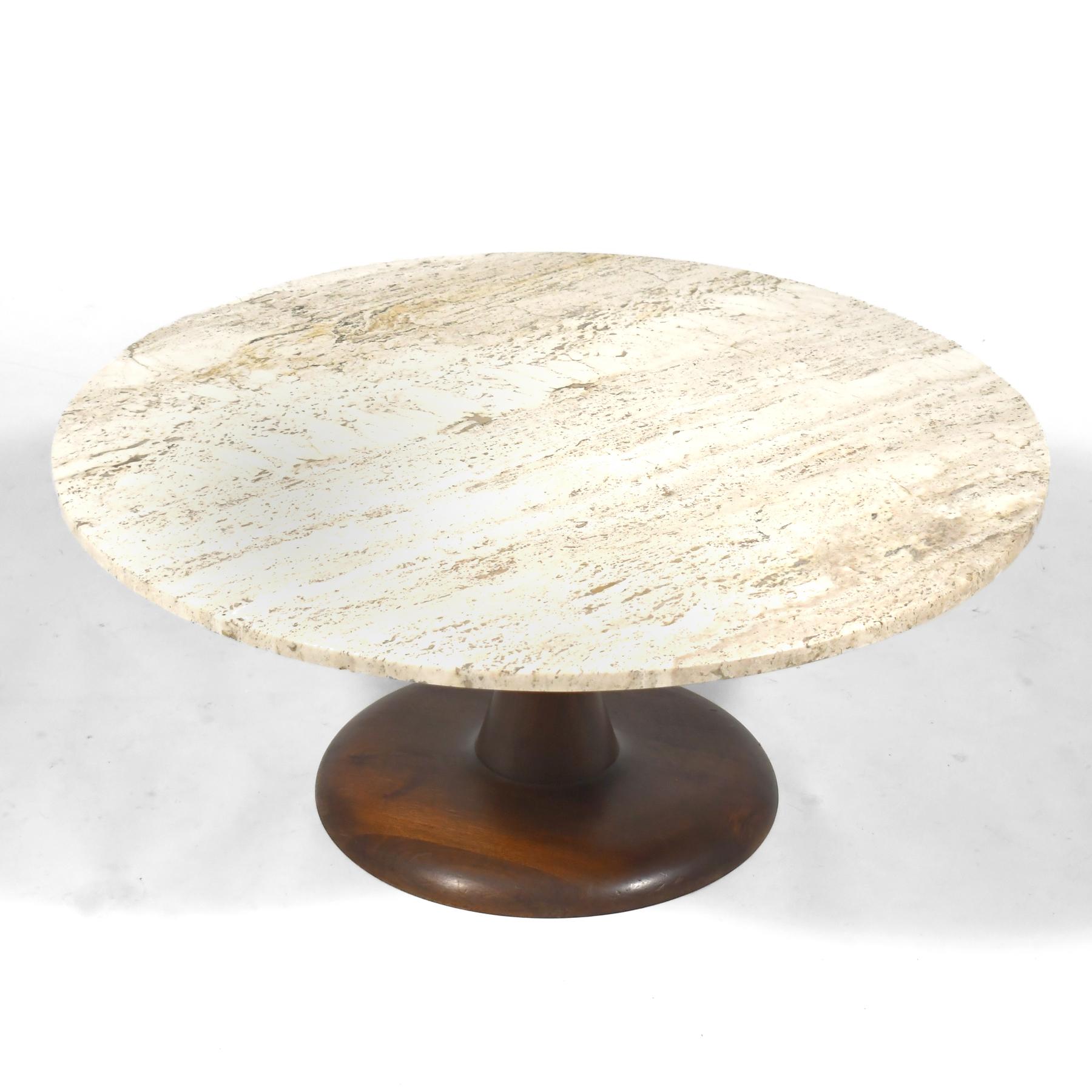 Table basse du milieu du siècle en noyer et travertin Bon état - En vente à Highland, IN