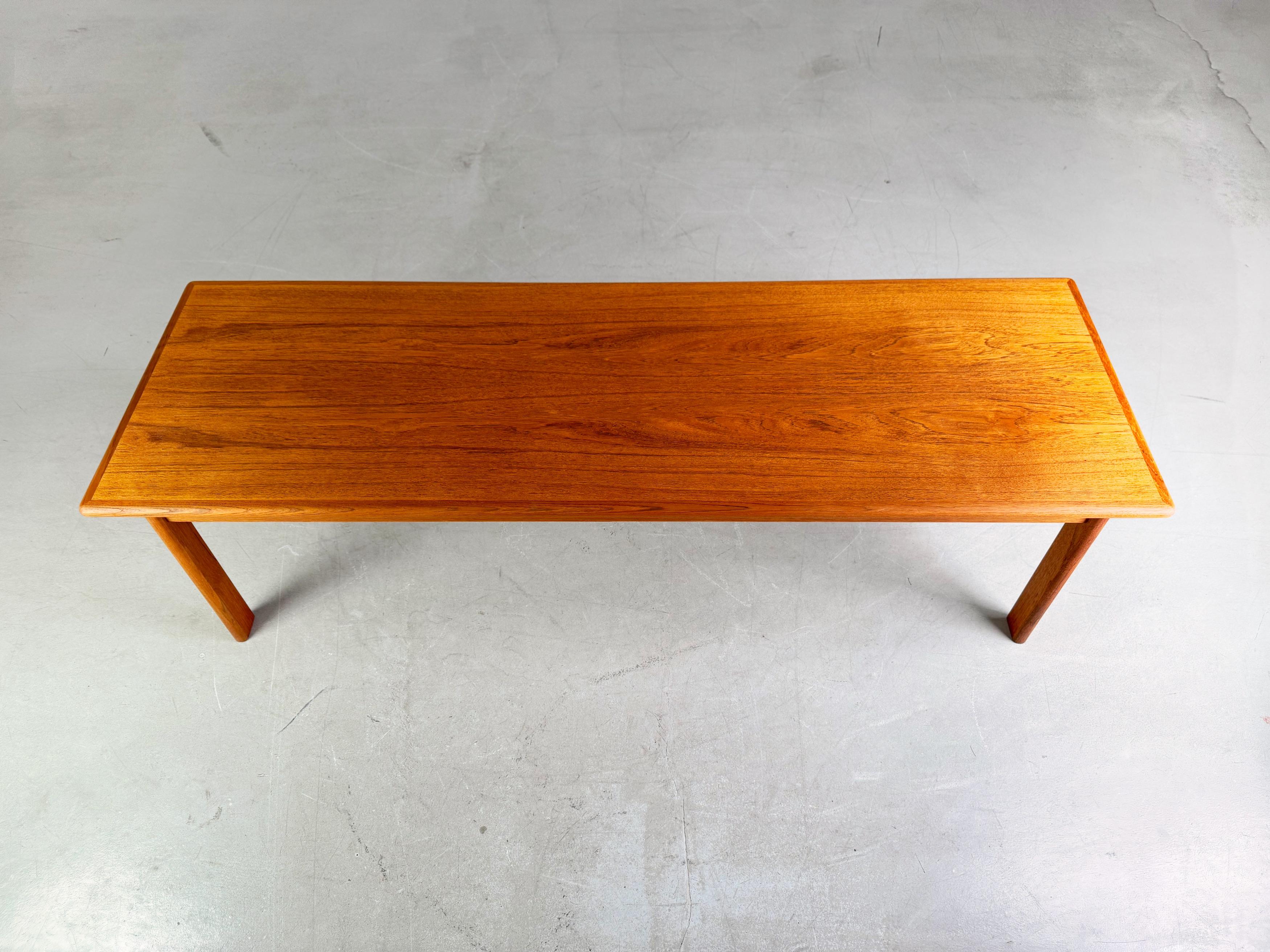 Oiled Mid Century Coffee Table Kvalitet Form Function Danish Vintage Teak For Sale