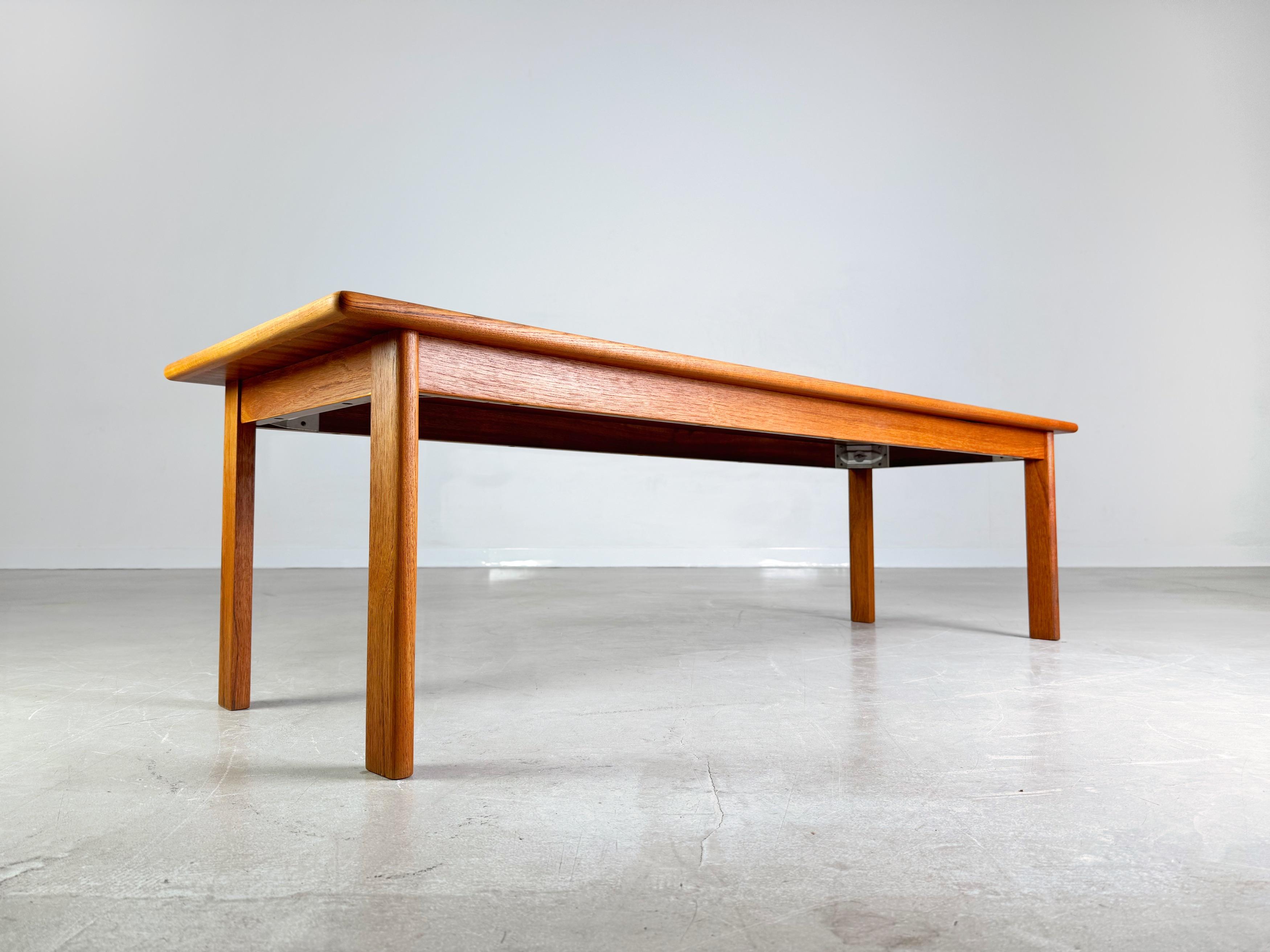 Mid Century Coffee Table Kvalitet Form Function Danish Vintage Teak In Excellent Condition For Sale In Berlin, DE