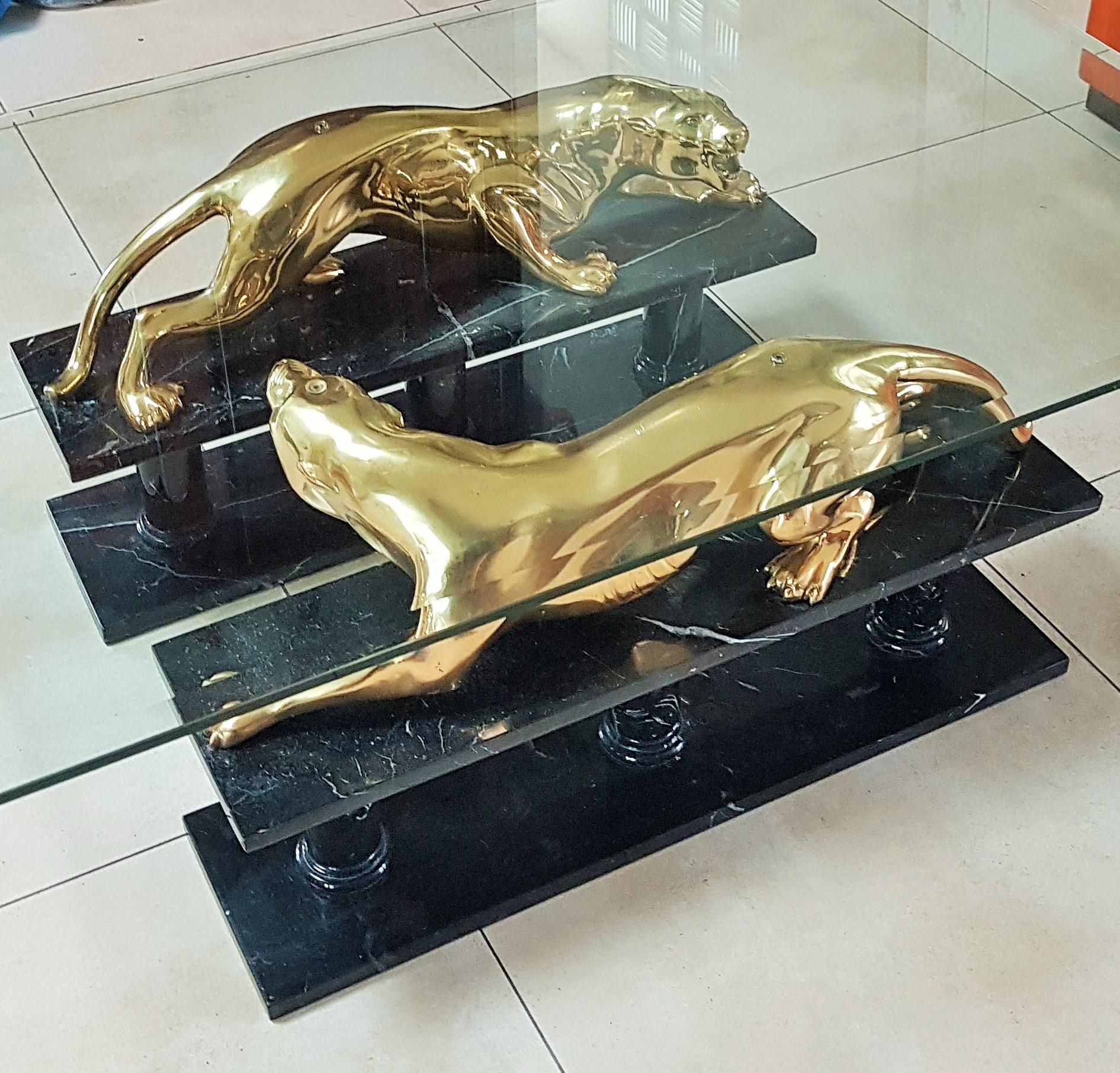 Mid-Century Hollywood Regency
Table from Maison Jansen. Gold plated bronze sculptures of leopards on black italian marble.
France, 1970s.
very heavy quality.
panthers can be removed from base. Can be used as sculptures or table.
Marble base,