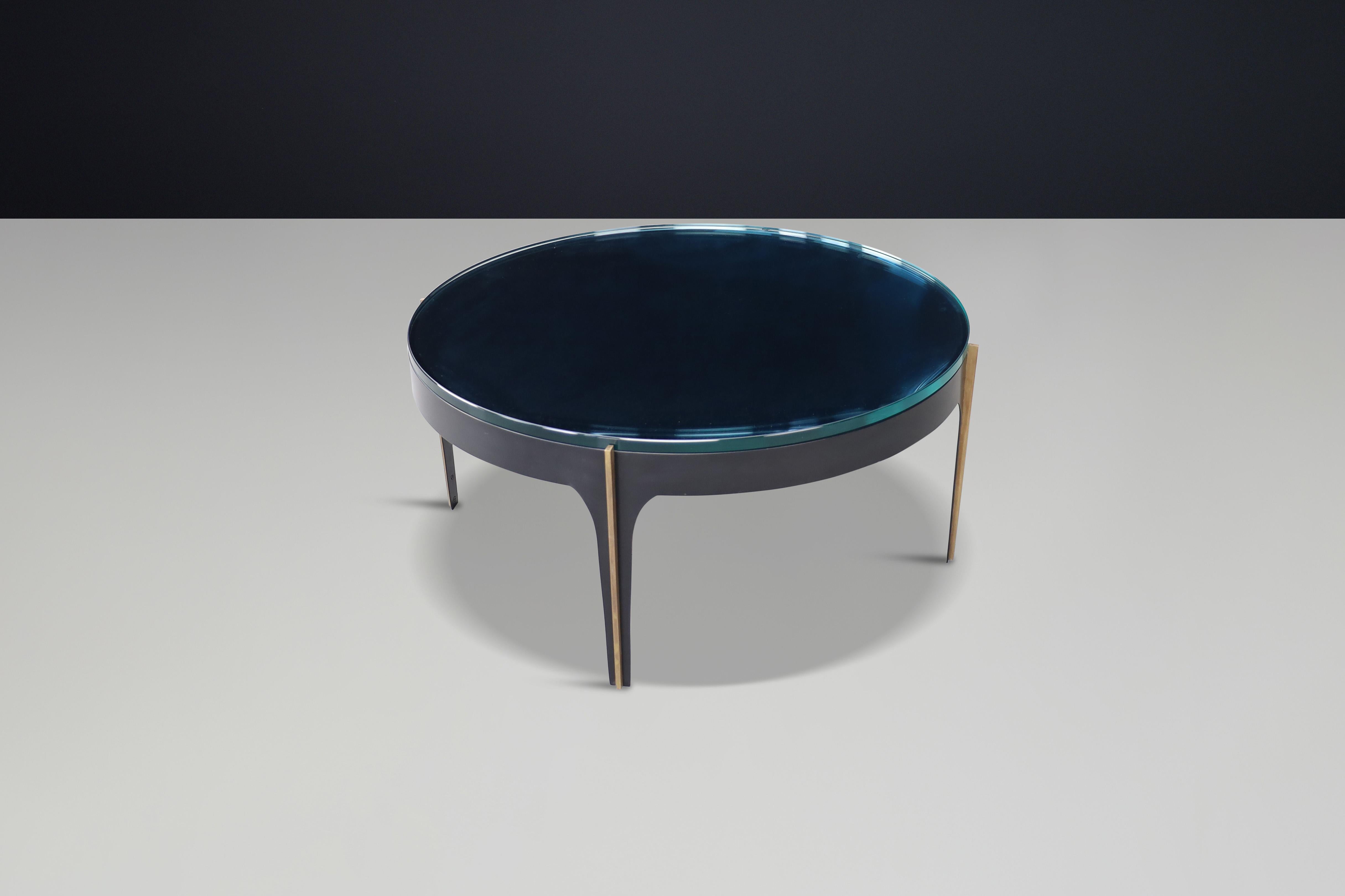 Table basse du milieu du siècle par Max Ingrand pour Fontana Arte Italie, circa 1958

Cette table basse, fabriquée en Italie par Fontana Arte, est le modèle 1774, conçu par Max Ingrand vers 1958. Elle présente une base en fer noirci courbé, avec des