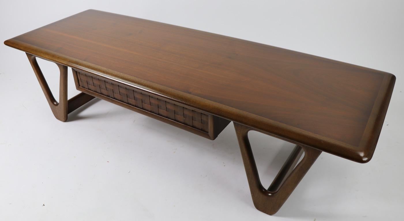 Mid Century Coffee Table Perception by Lane In Good Condition In New York, NY