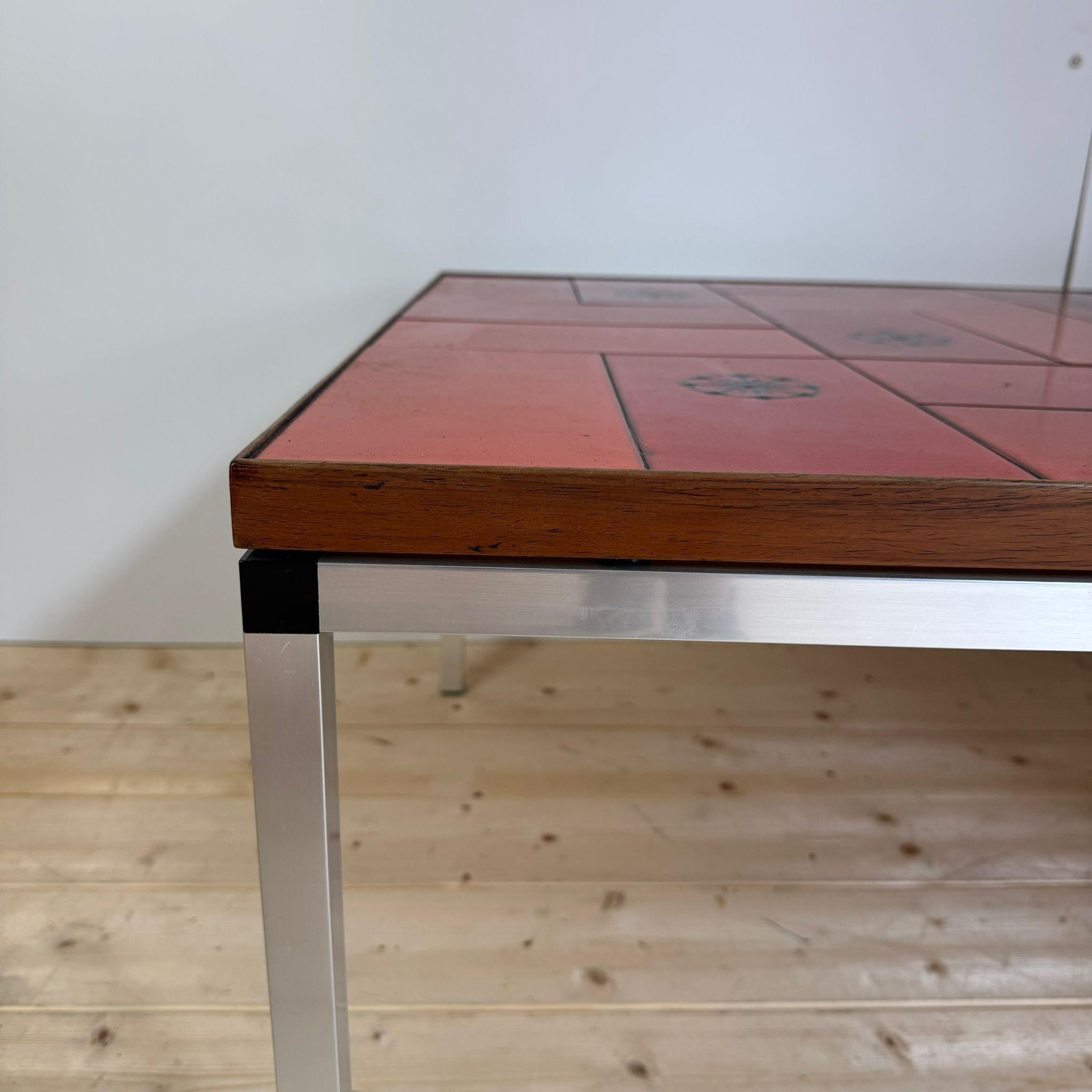 Impiallacciato Mid-century coffee table red ceramic, Denmark 1960s in vendita