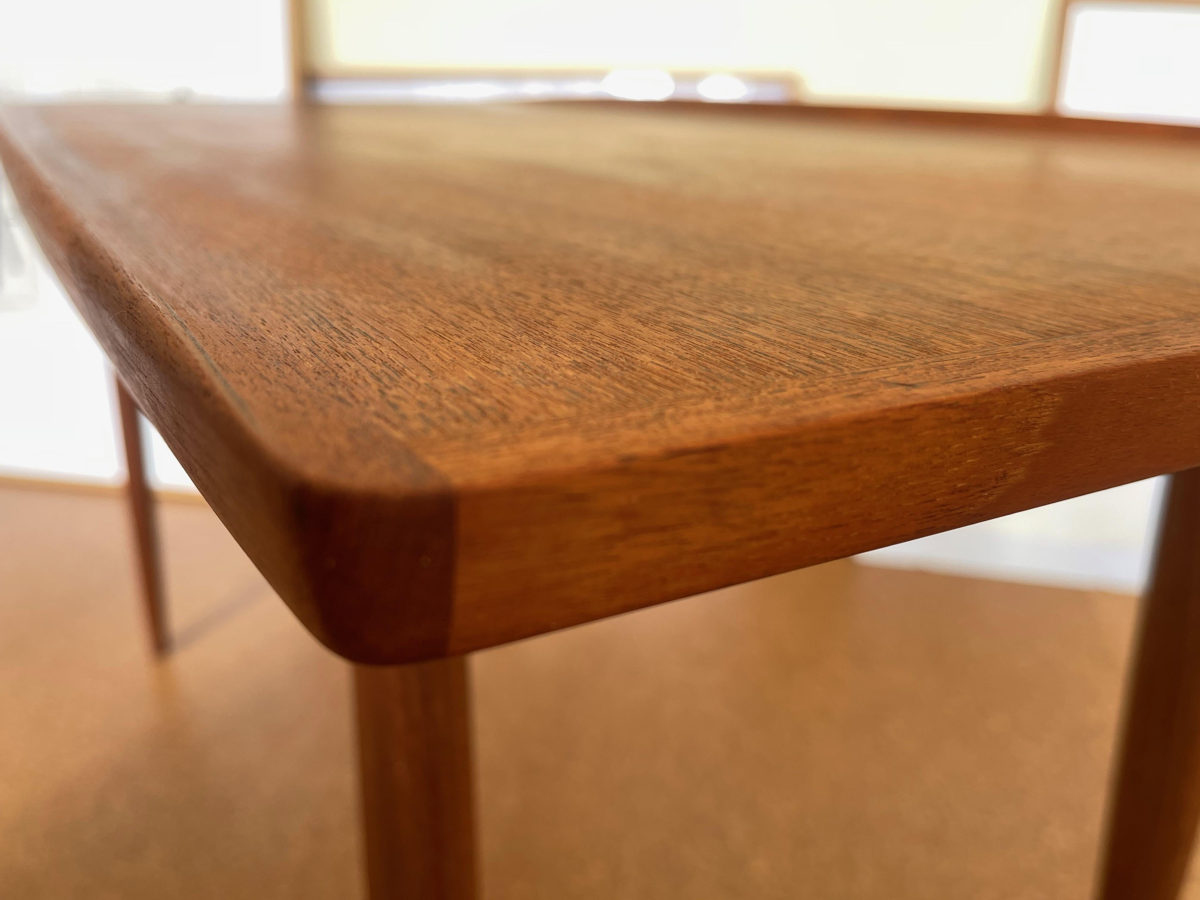 Table basse du milieu du siècle Teck, d'après ou par Grete Jalk Danemark, ca. 1960, Allemagne en vente 4
