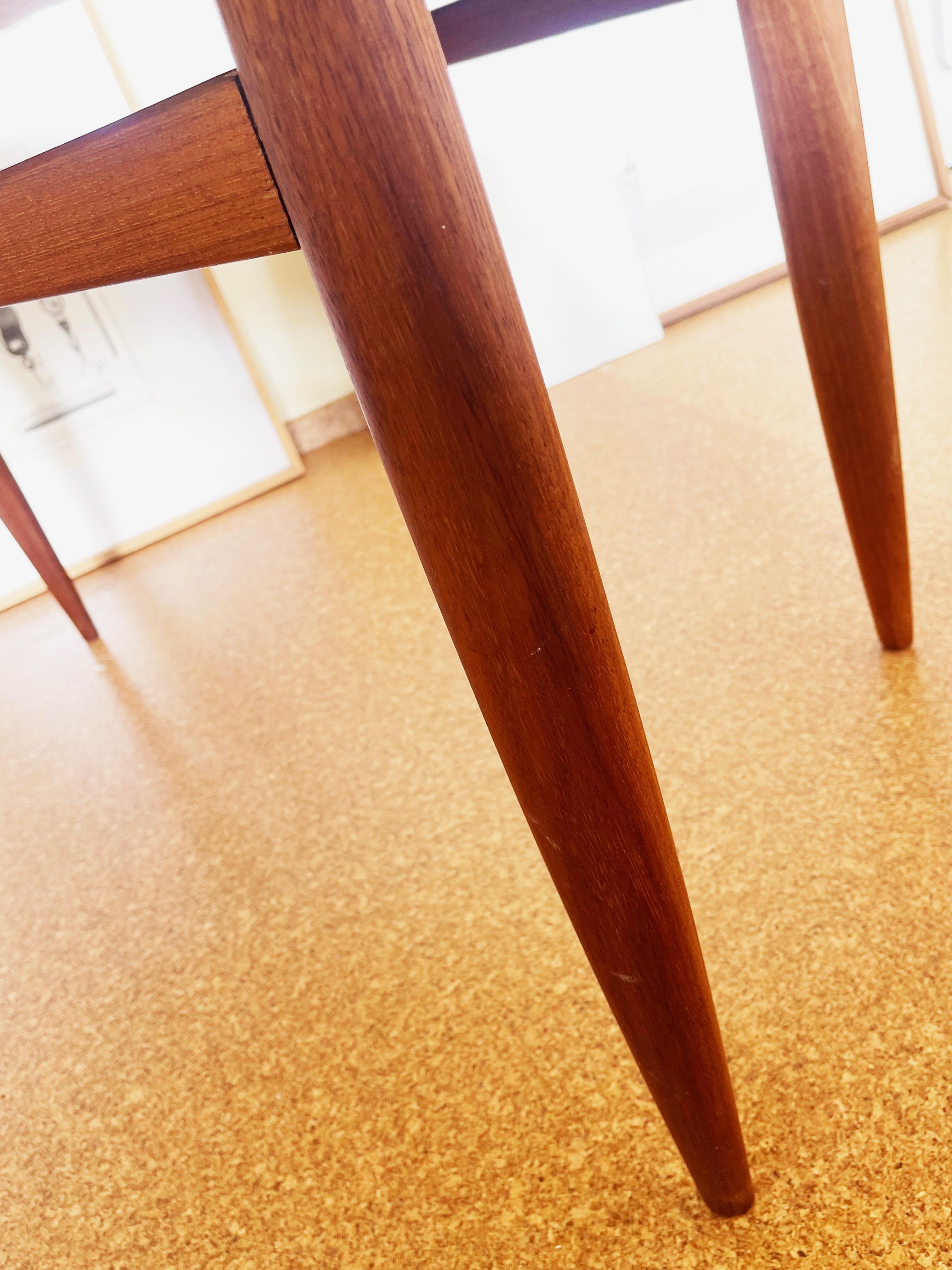 Table basse du milieu du siècle Teck, d'après ou par Grete Jalk Danemark, ca. 1960, Allemagne en vente 6